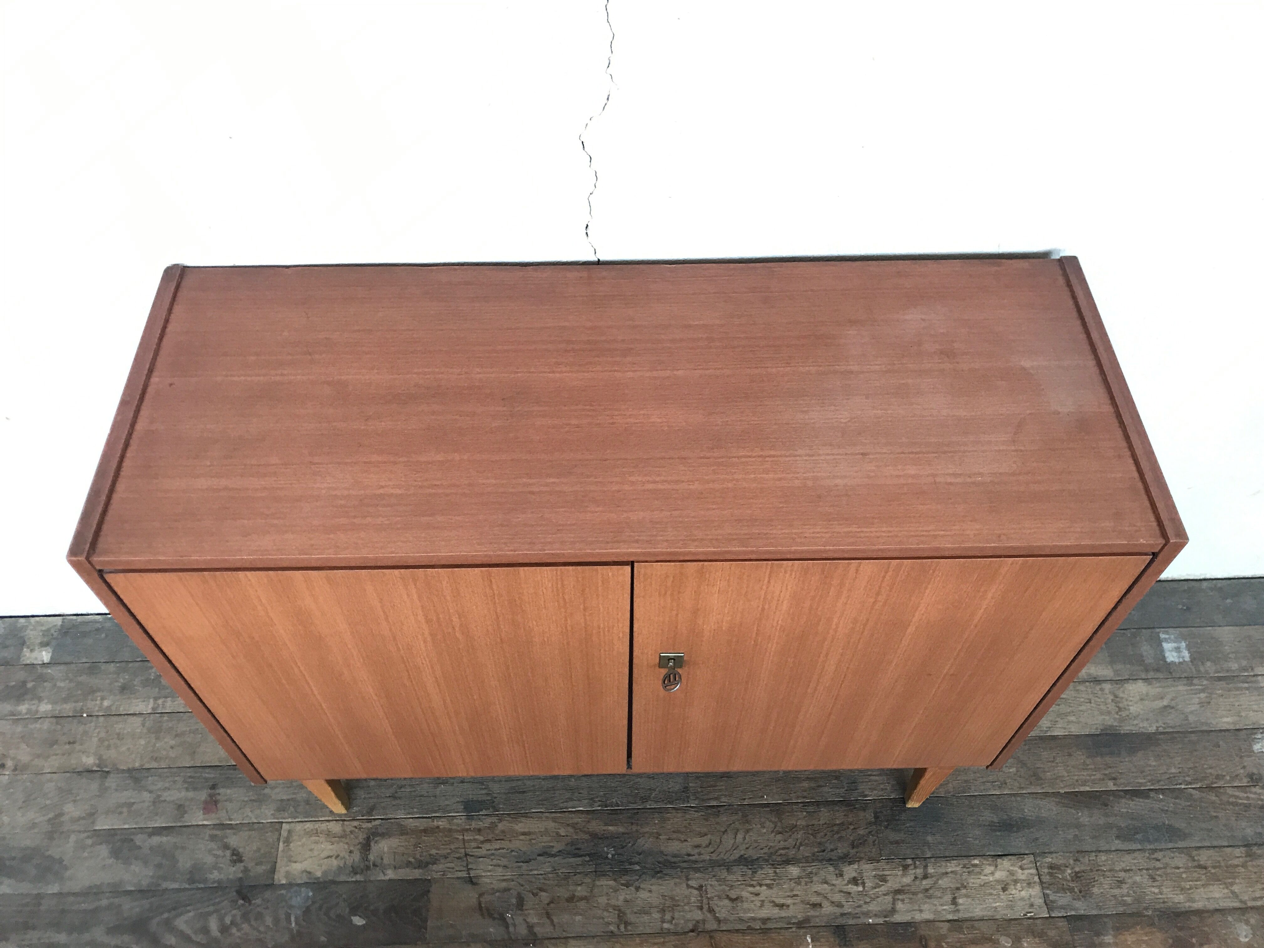 Buffet - vintage - 1950 - spindle feet - exotic wood
