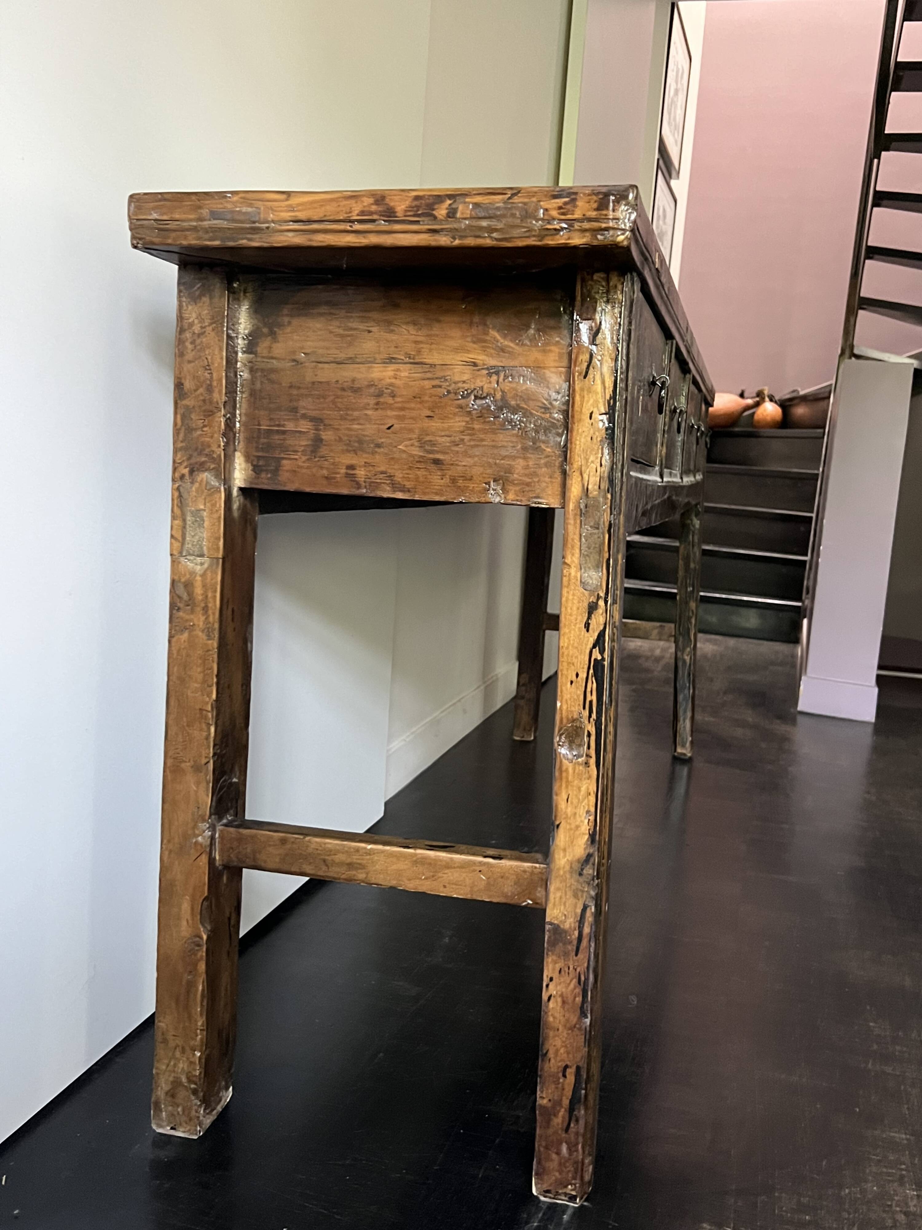 South Asian console in lacquered wood