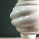 Lampe en albâtre torsadée
