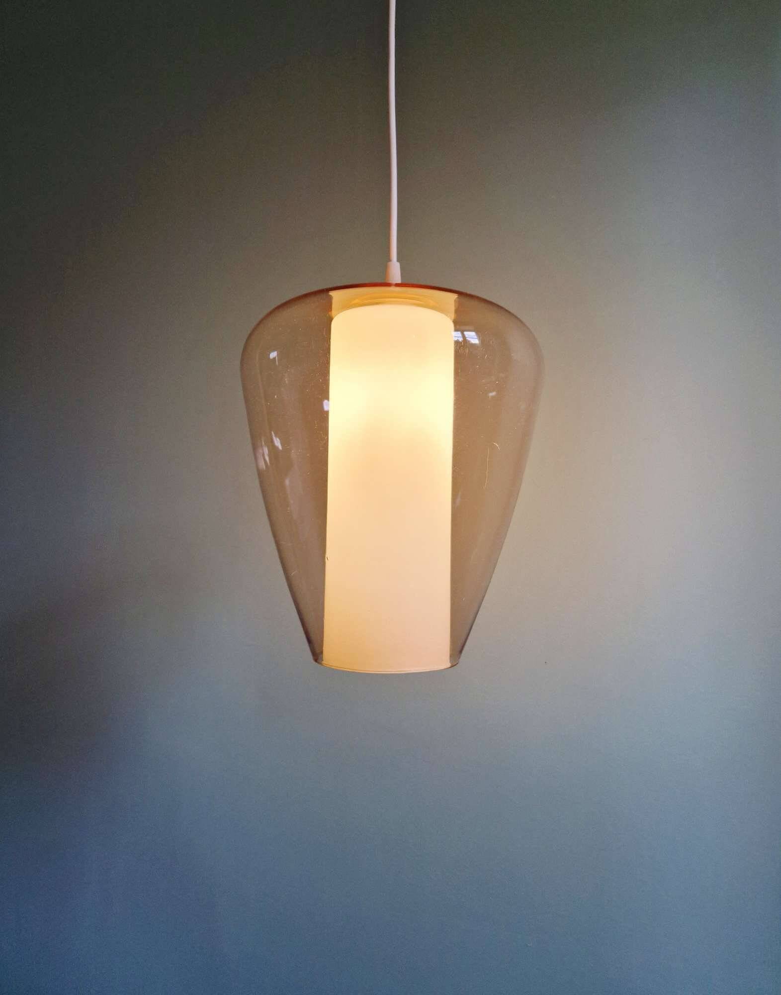 Suspension scandinave en verre satiné blanc et verre transparent rose pâle, 1960