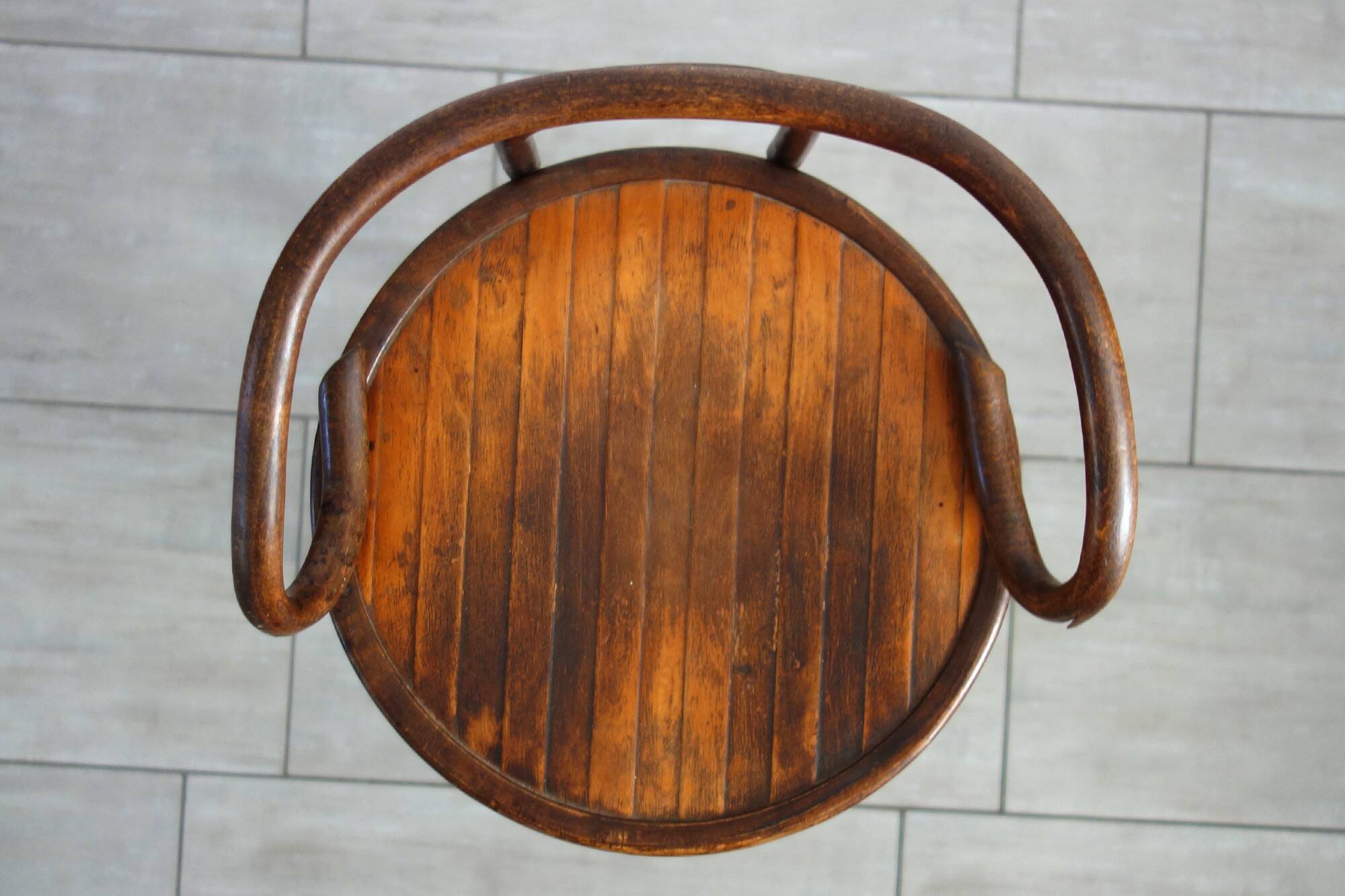 Children's high stool in curved wood, 1890s