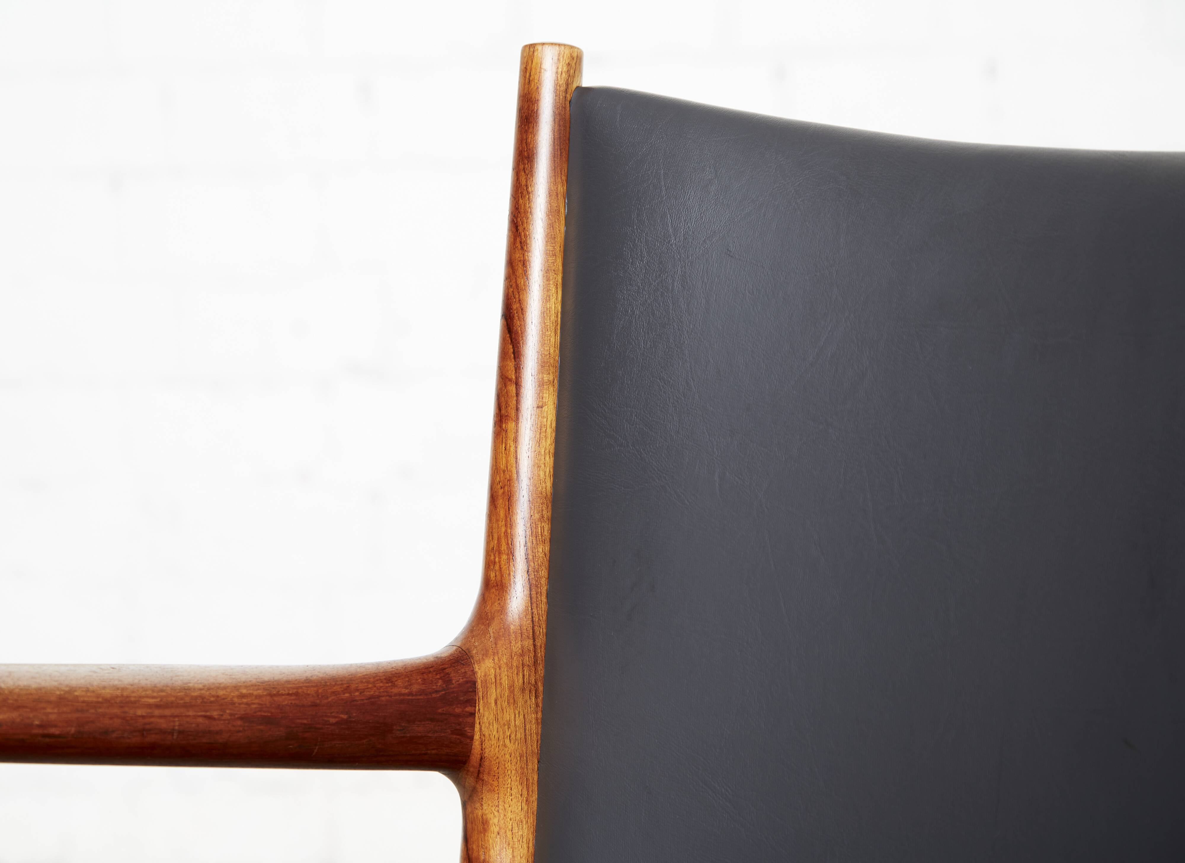 Hans Wegner JH-513 armchair for Johannes Hansen