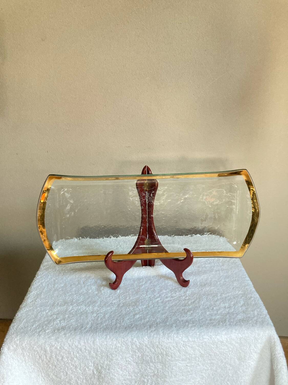 Glass dish signed Annie Glass 37/310 made in the USA 24k gold-plated rim