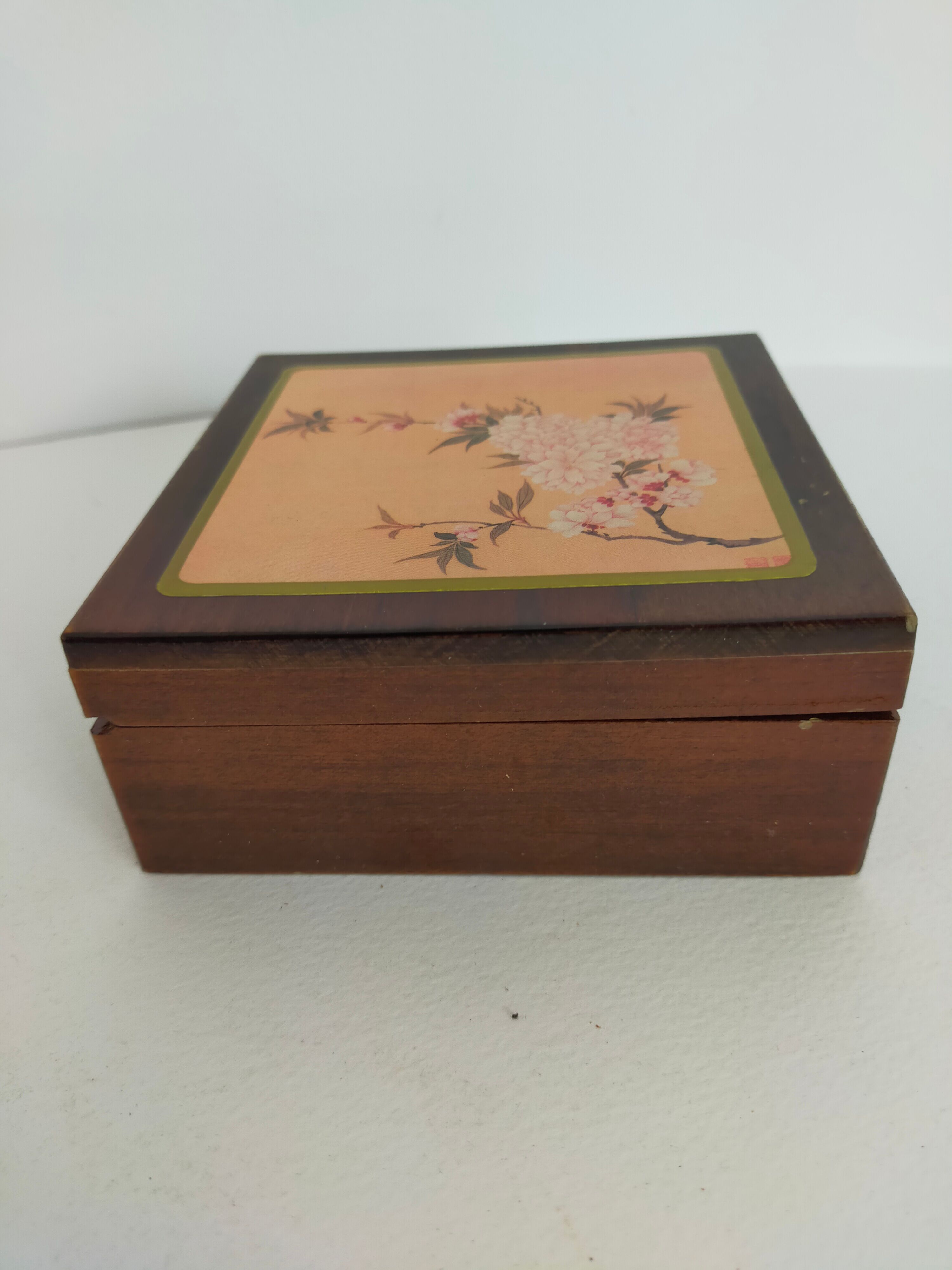 Asian wooden coaster in box