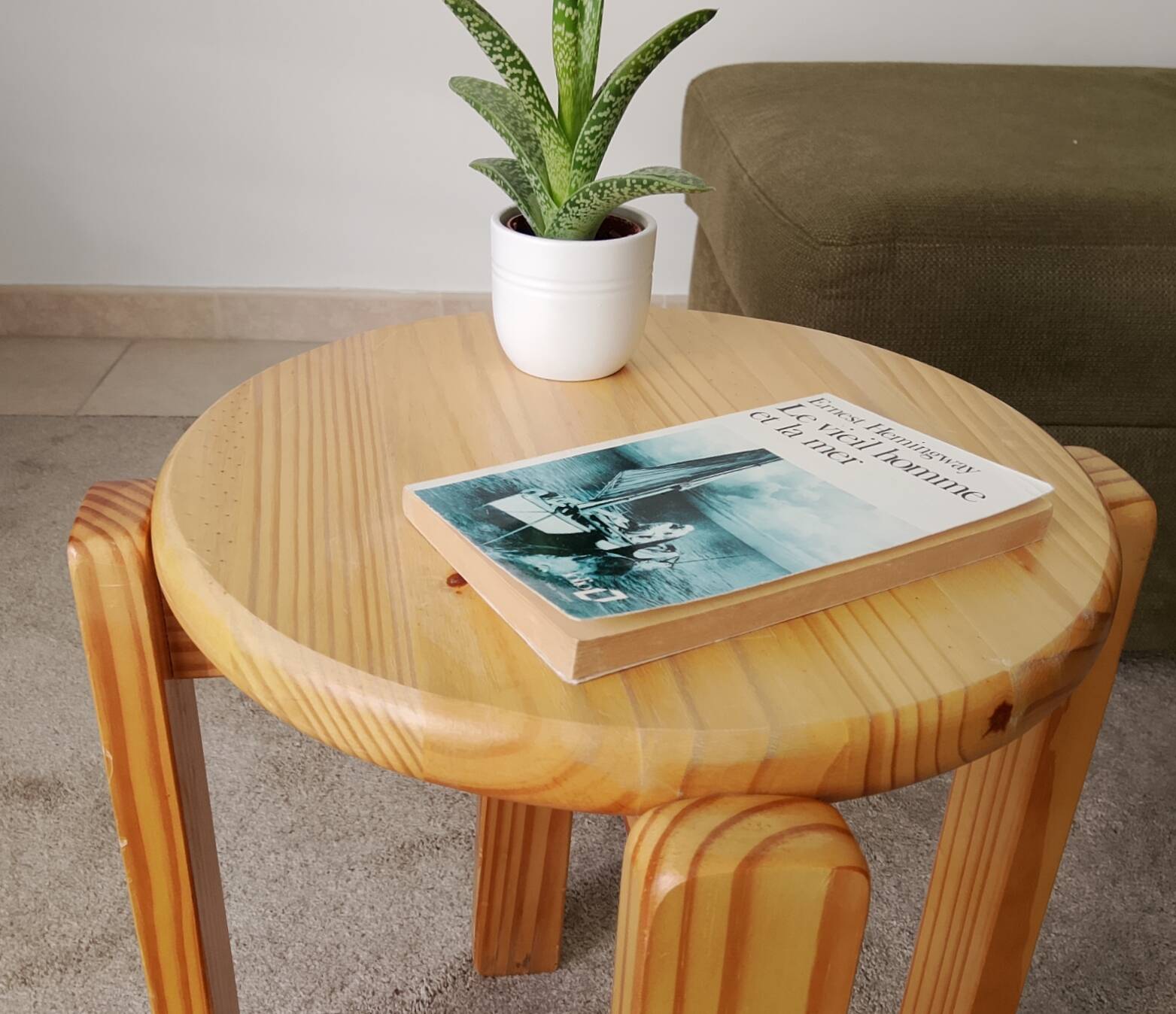 Vintage stool in solid pine chalet/Scandinavian style.
