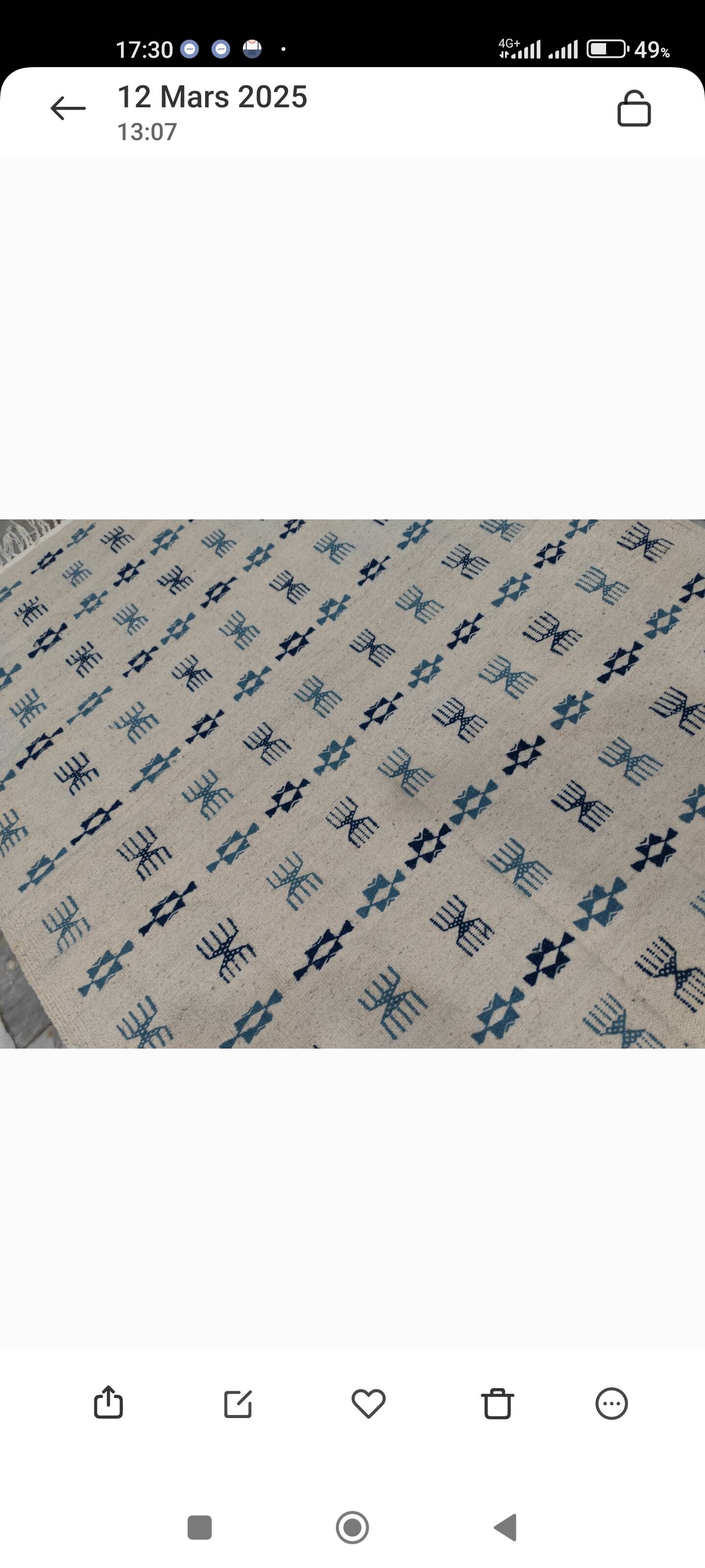 White and blue rug with Berber patterns, hand-woven in natural wool