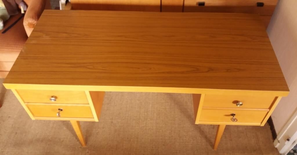 Oak-plated desk and formica 60s/70s