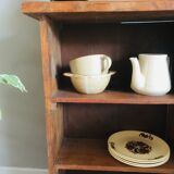 Shelf on feet with elm wood lockers