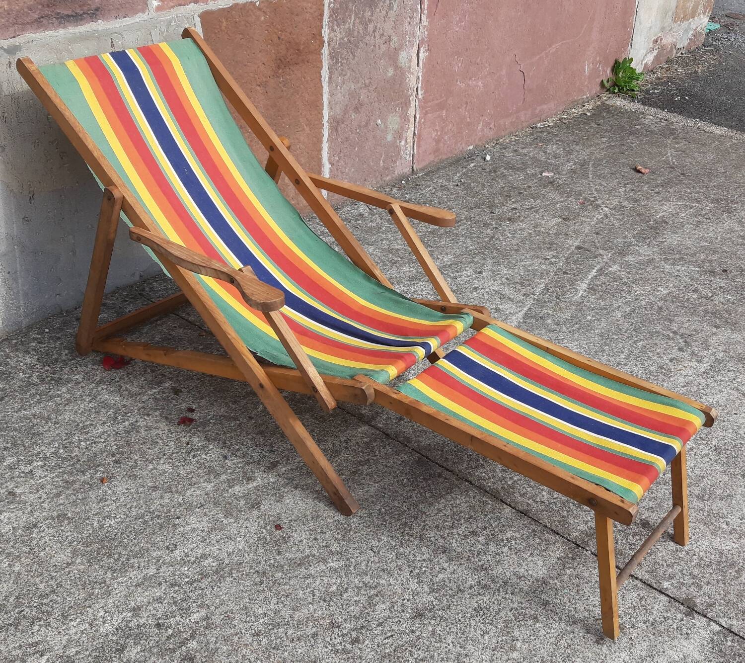 Vintage deckchair, lounge chair or chaise longue