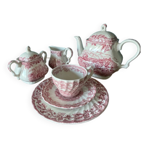 Ensemble de tasses petites assiettes