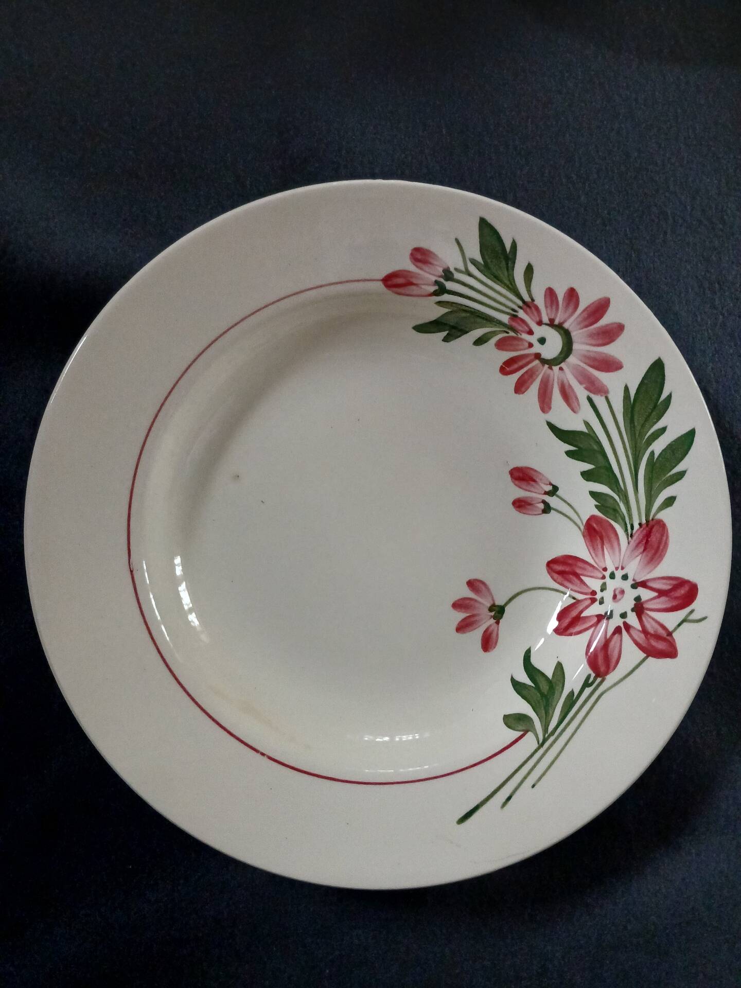 8 assiettes creuses anciennes dépareillées 