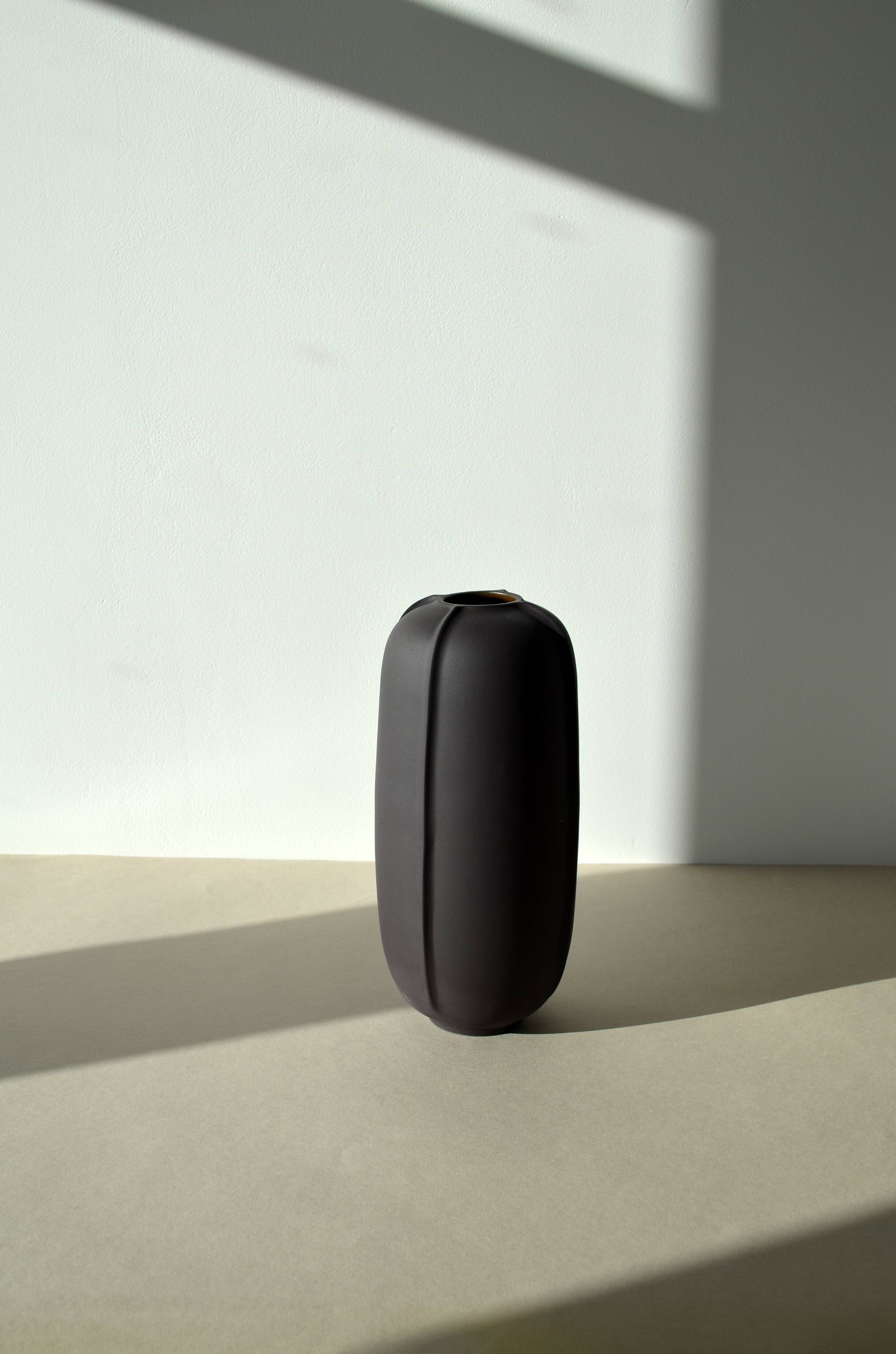 Atlas porcelain vase n°1