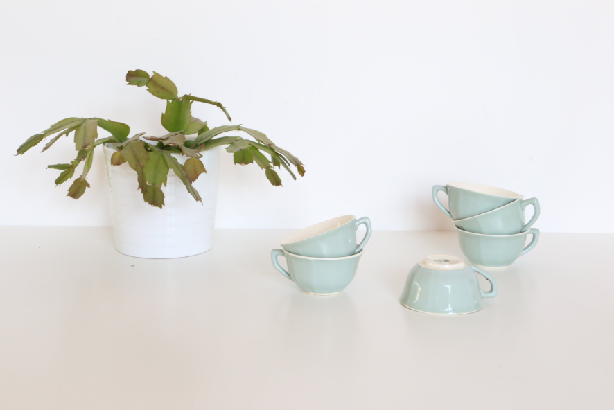 Set of 6 cups of the 1950s, the pottery of Sarreguemines