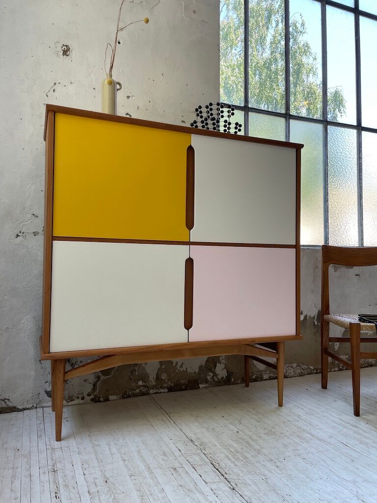 Teak-enfilade storage cabinet