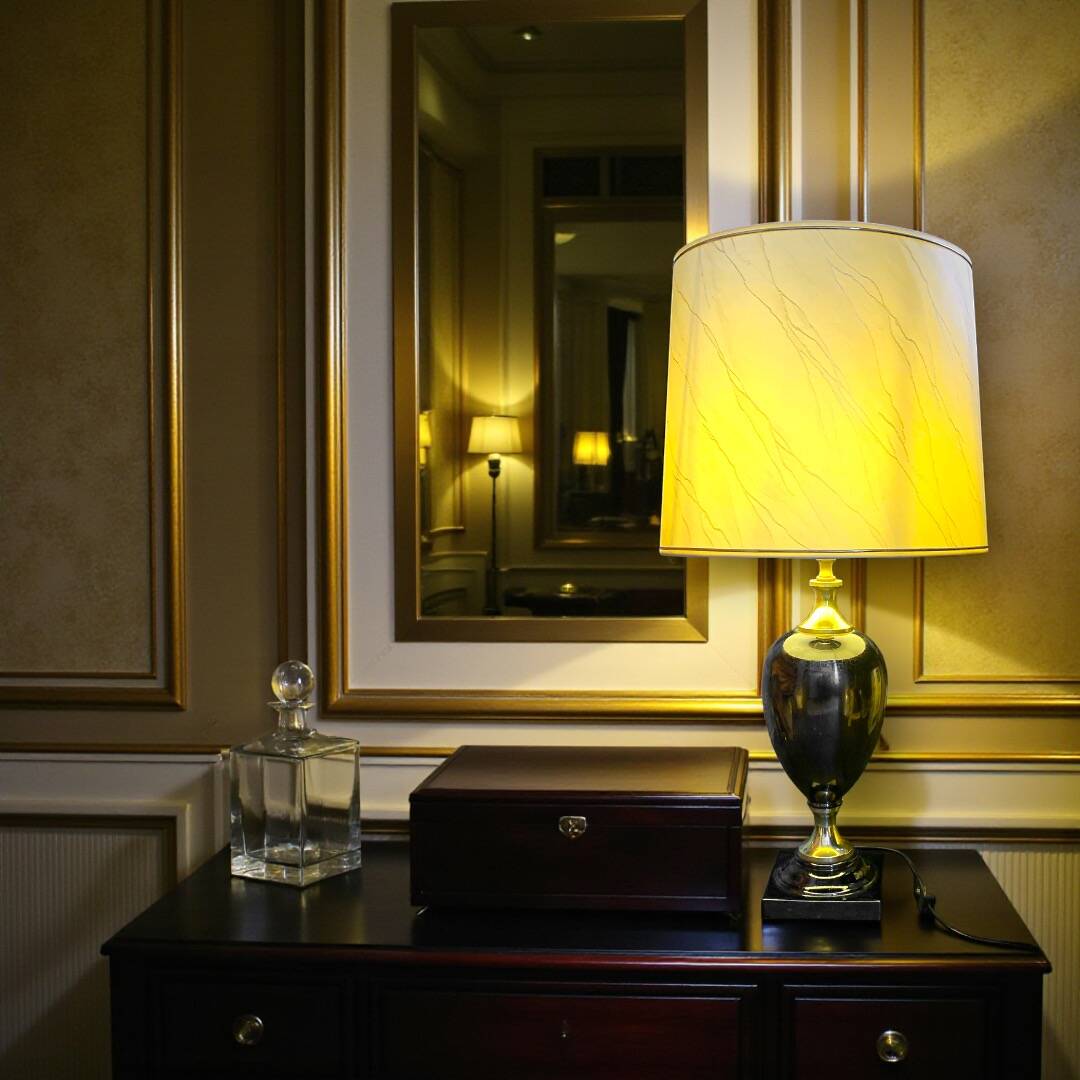 Vintage table lamp in glazed ceramic and gold-tone metal