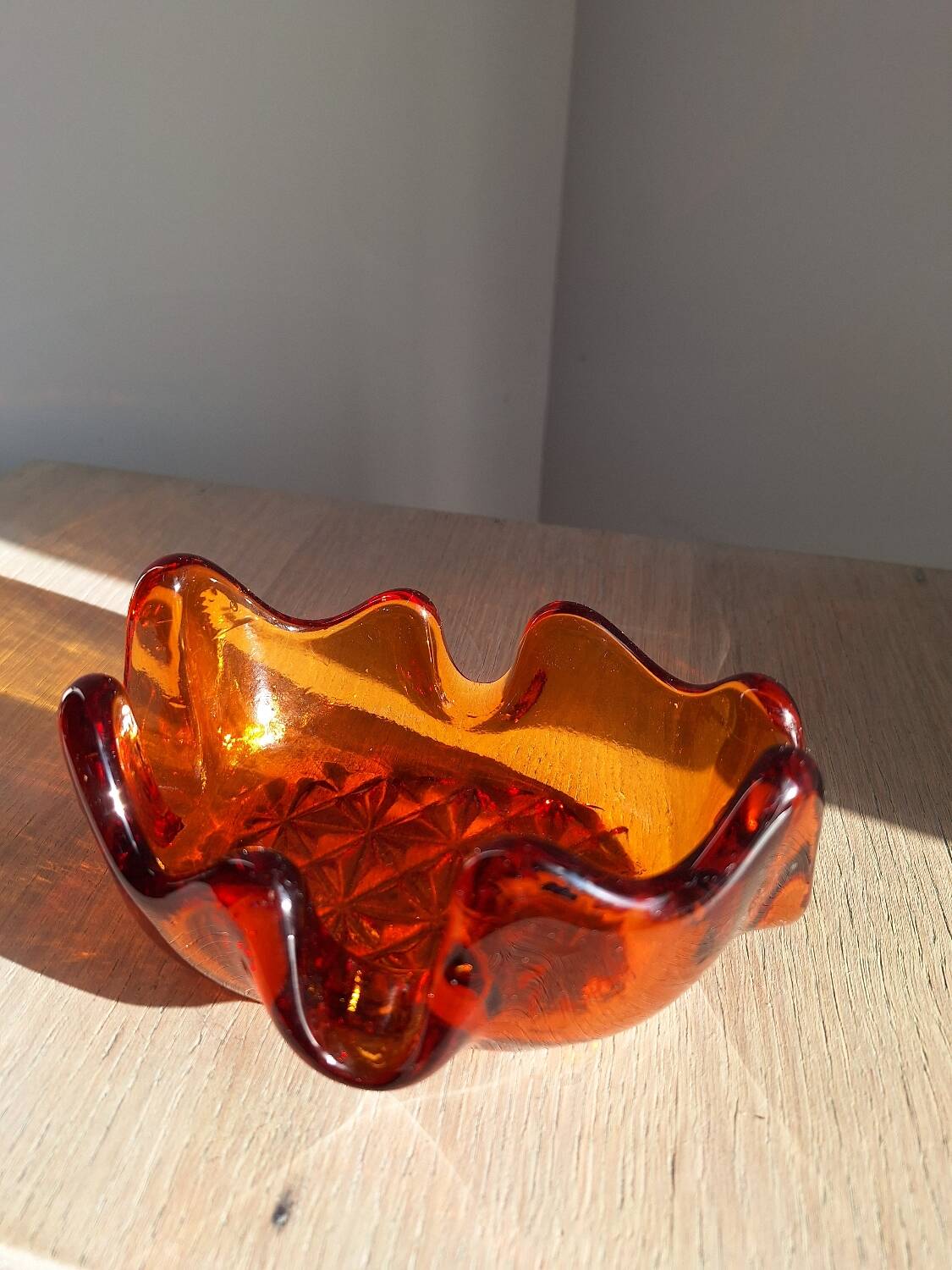 Amber glass pocket emptier