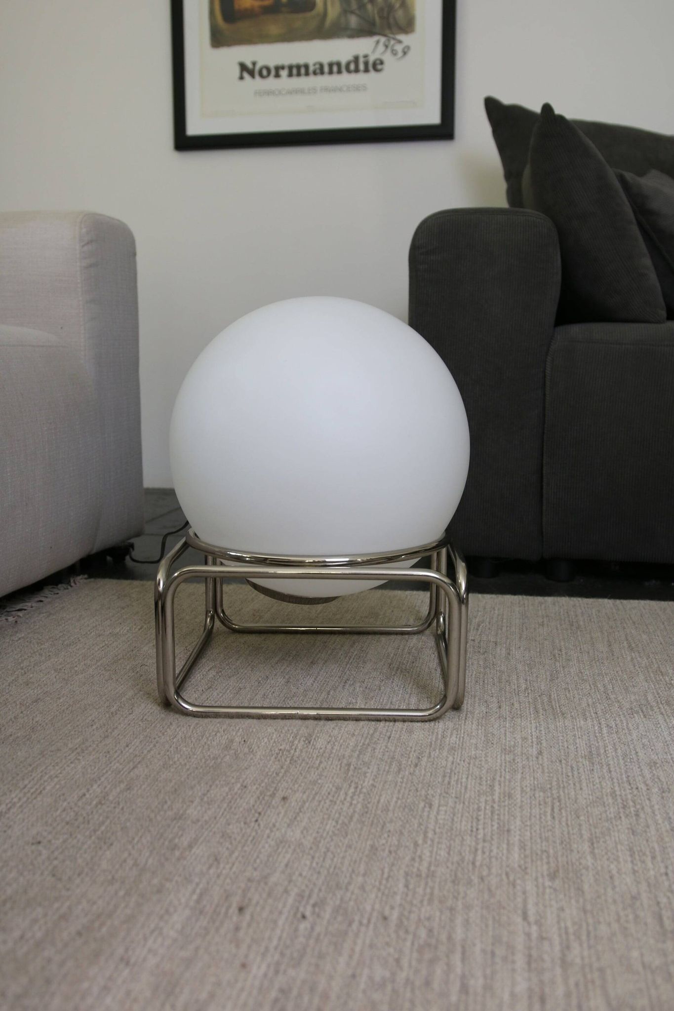 Lampe globe opaline chrome vintage