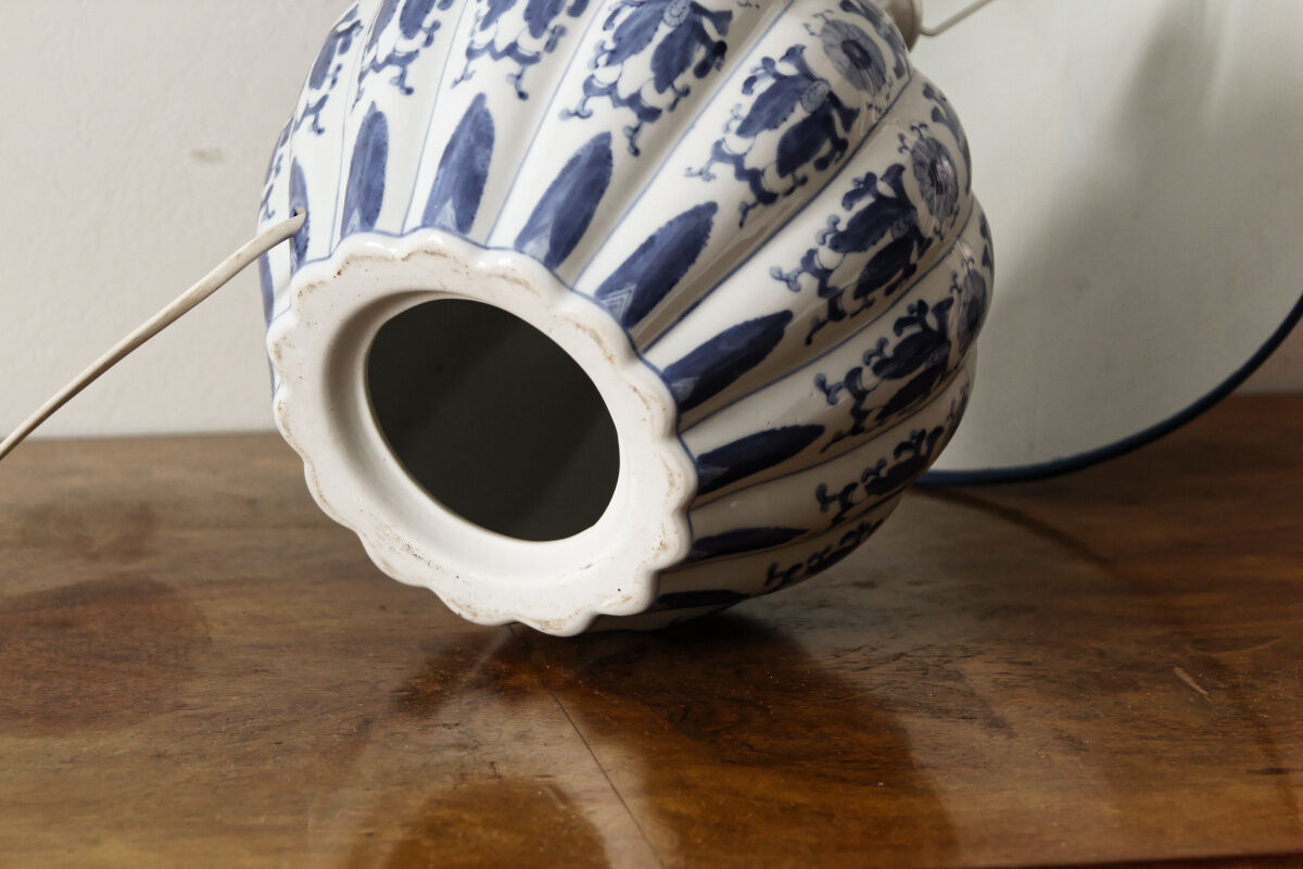 Chinese porcelain lamp