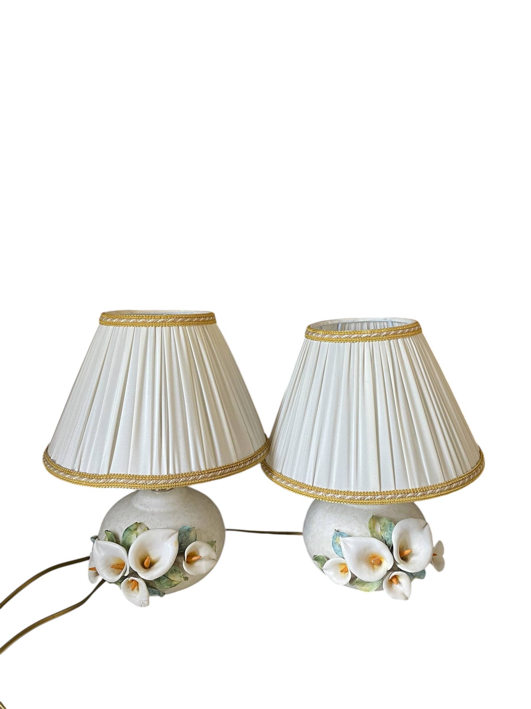 Pair of bedside lamps, vintage floral ceramic by Nazareno Picciotti, Deruta Italie