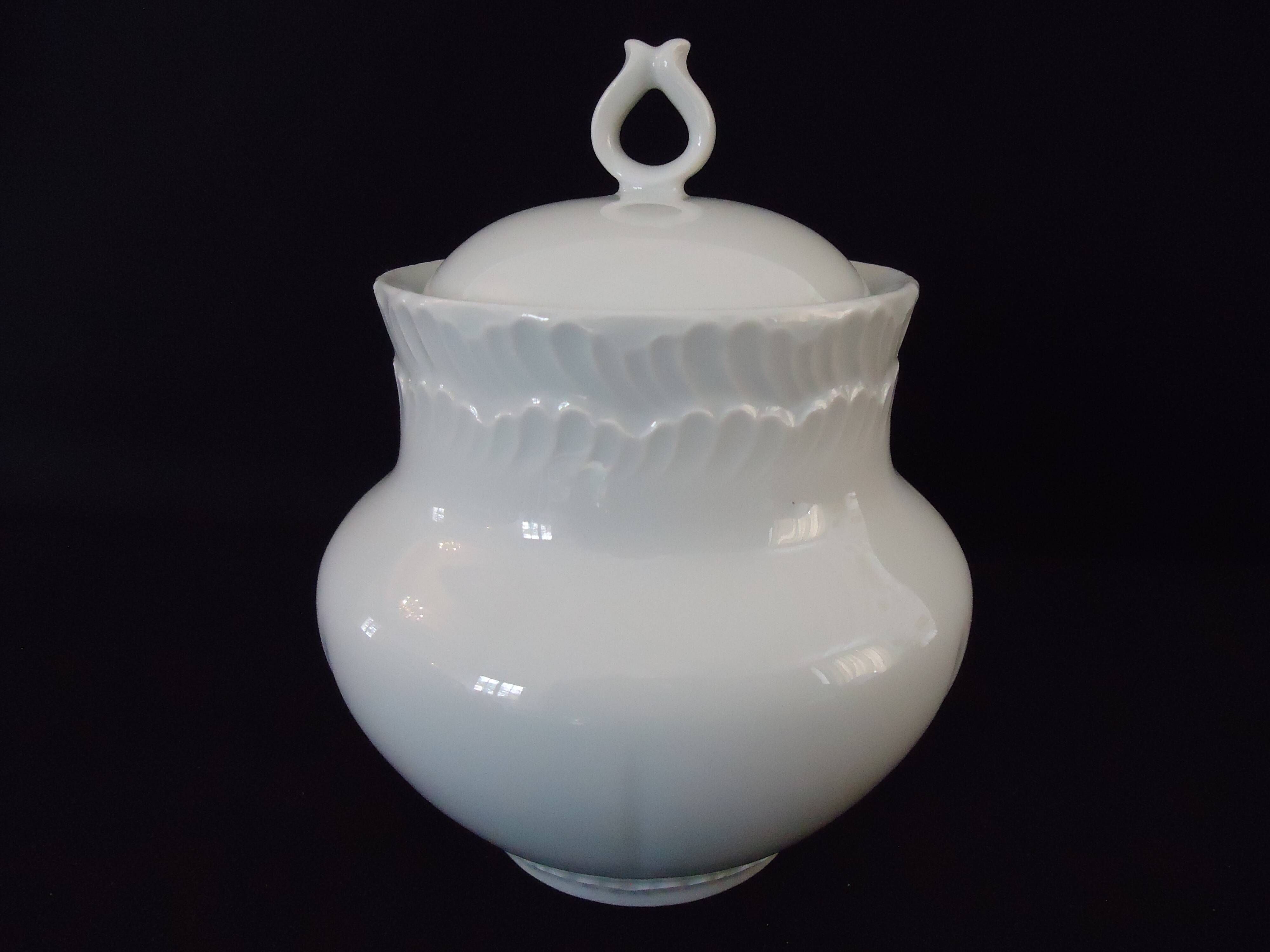 Limoges porcelain sugar bowl, Goumot Labesse