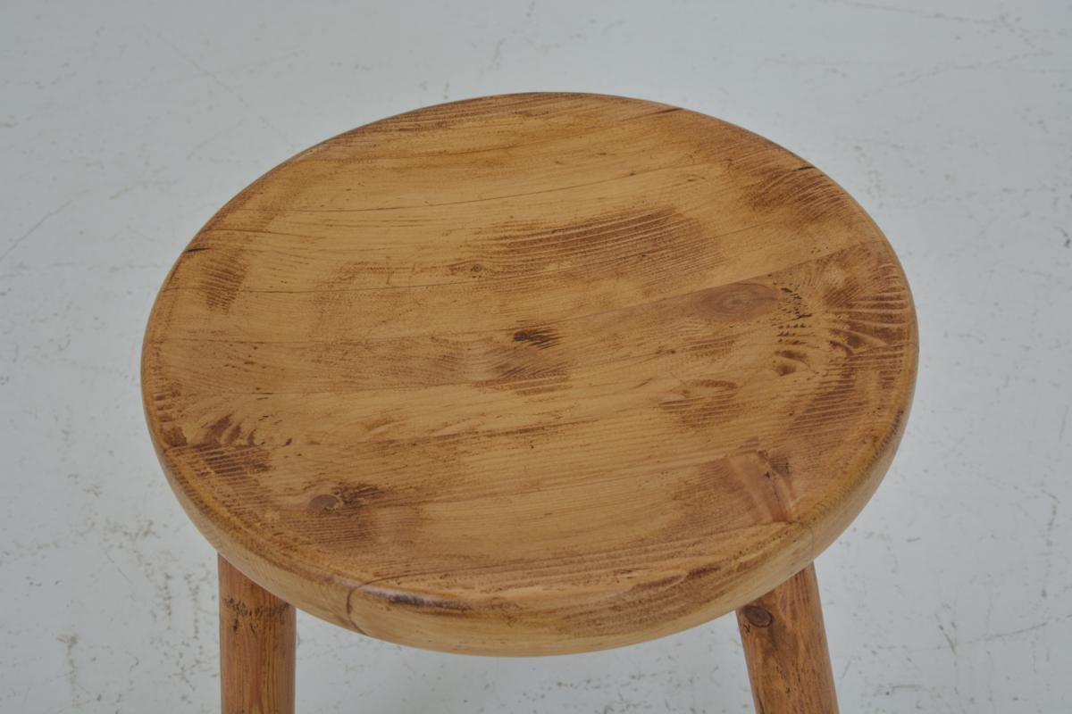 Tripod stool