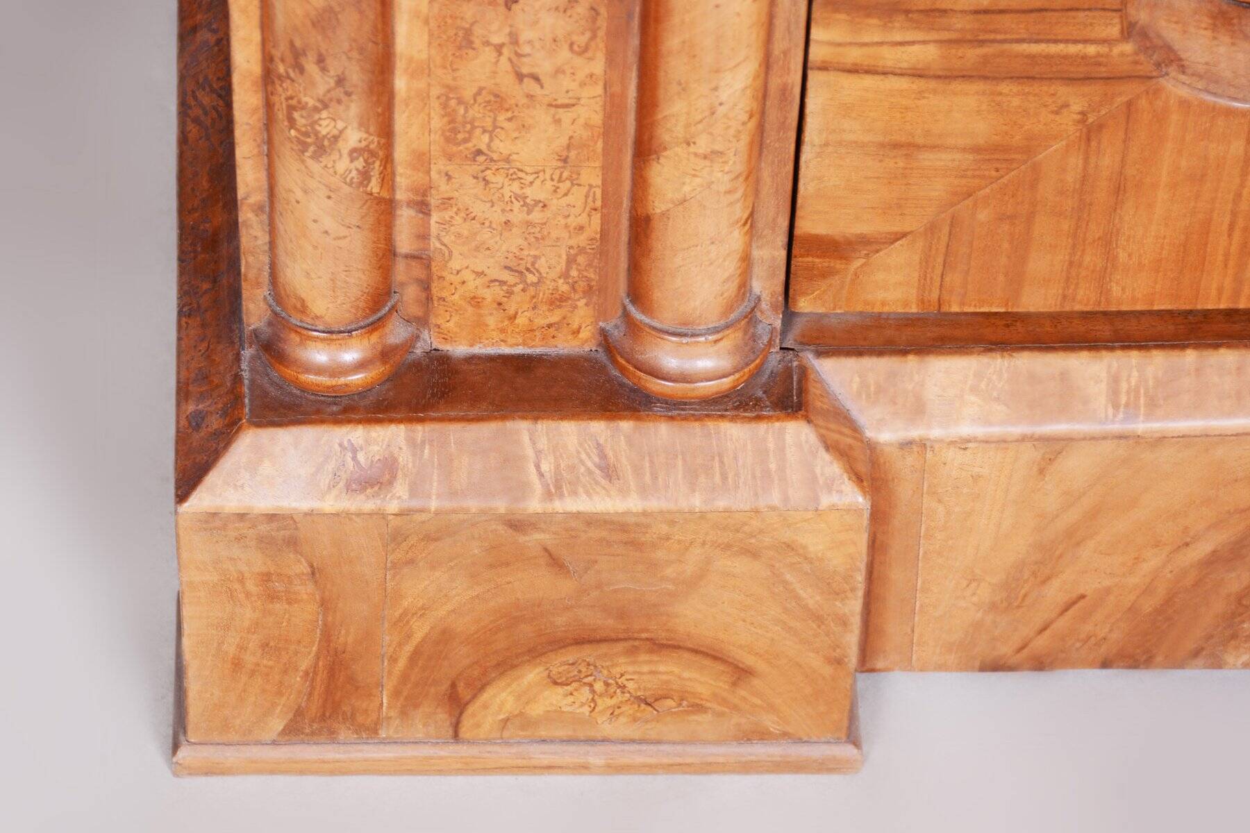 Biedermeier Cabinet in Walnut Veneer, Austria, 1840s