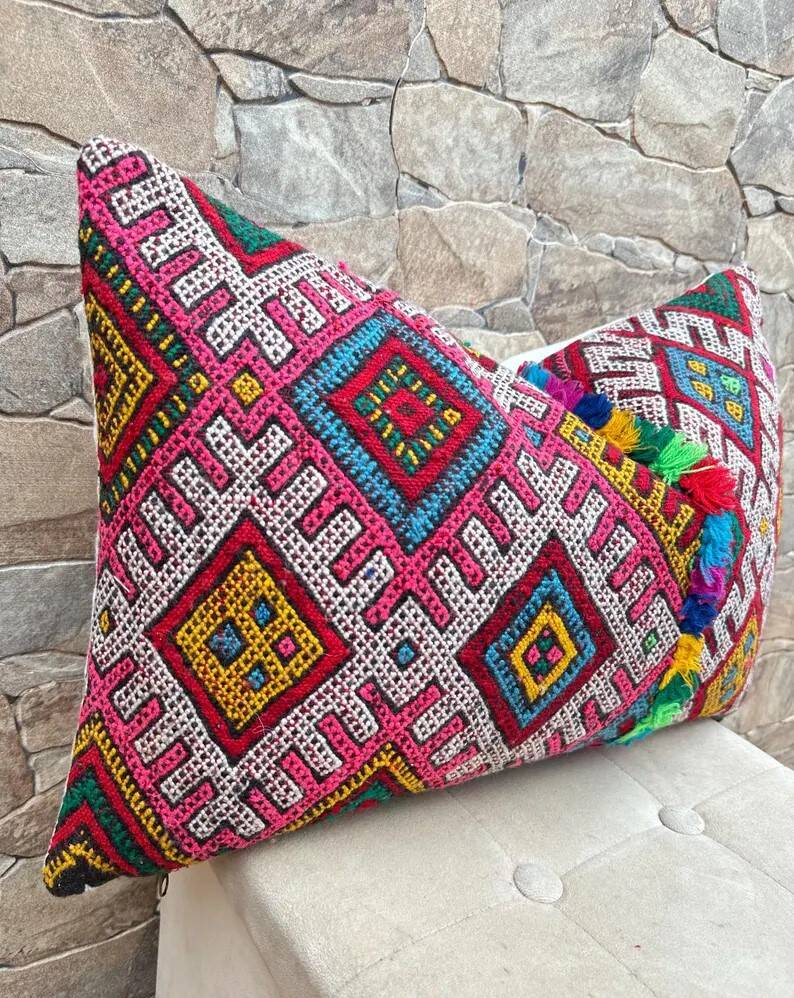 Vintage Berber kilim cushion cover: Moroccan wool cushion