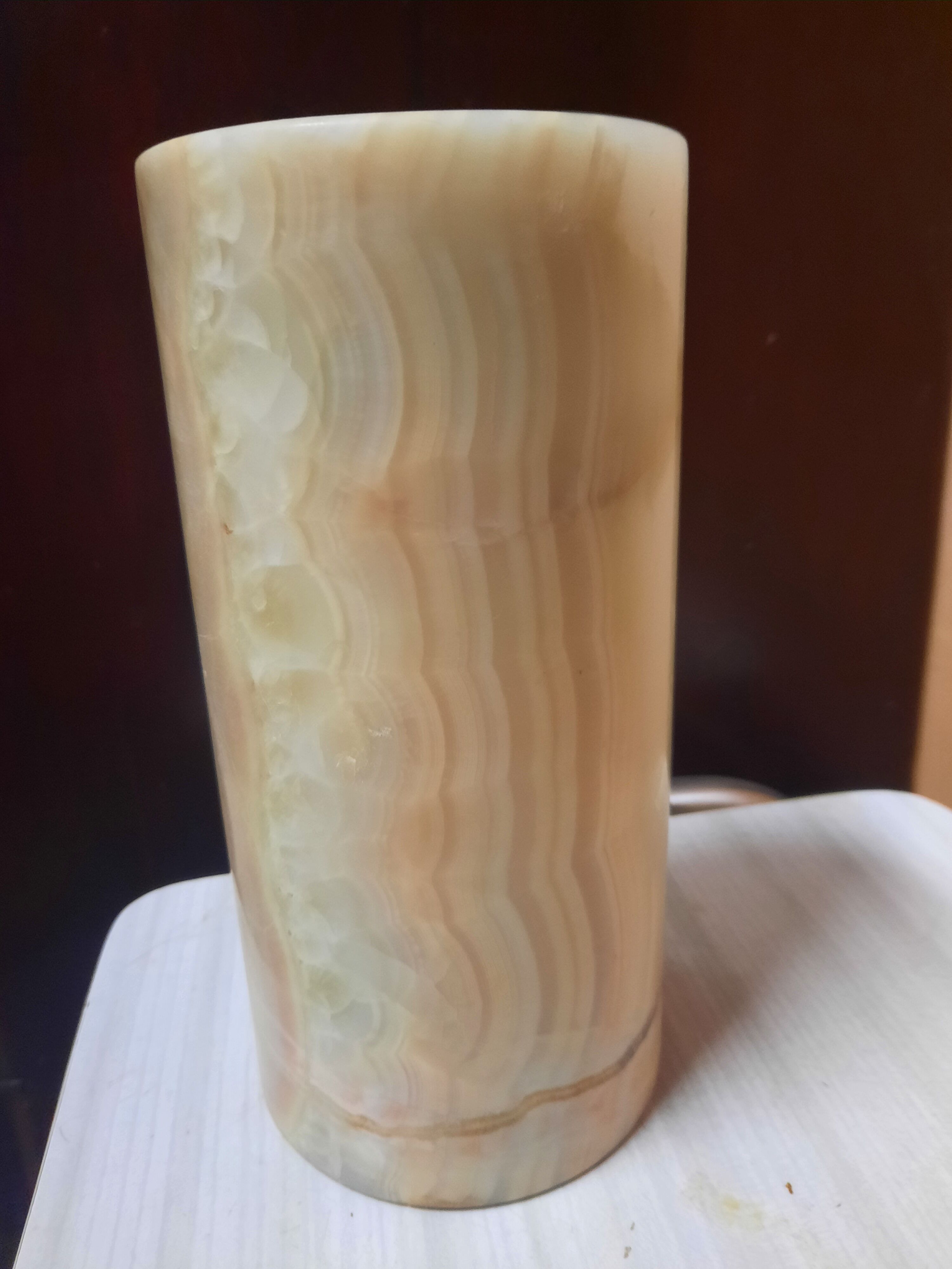 Vase en albatre