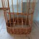 Panier porte bouteilles ancien en rotin
