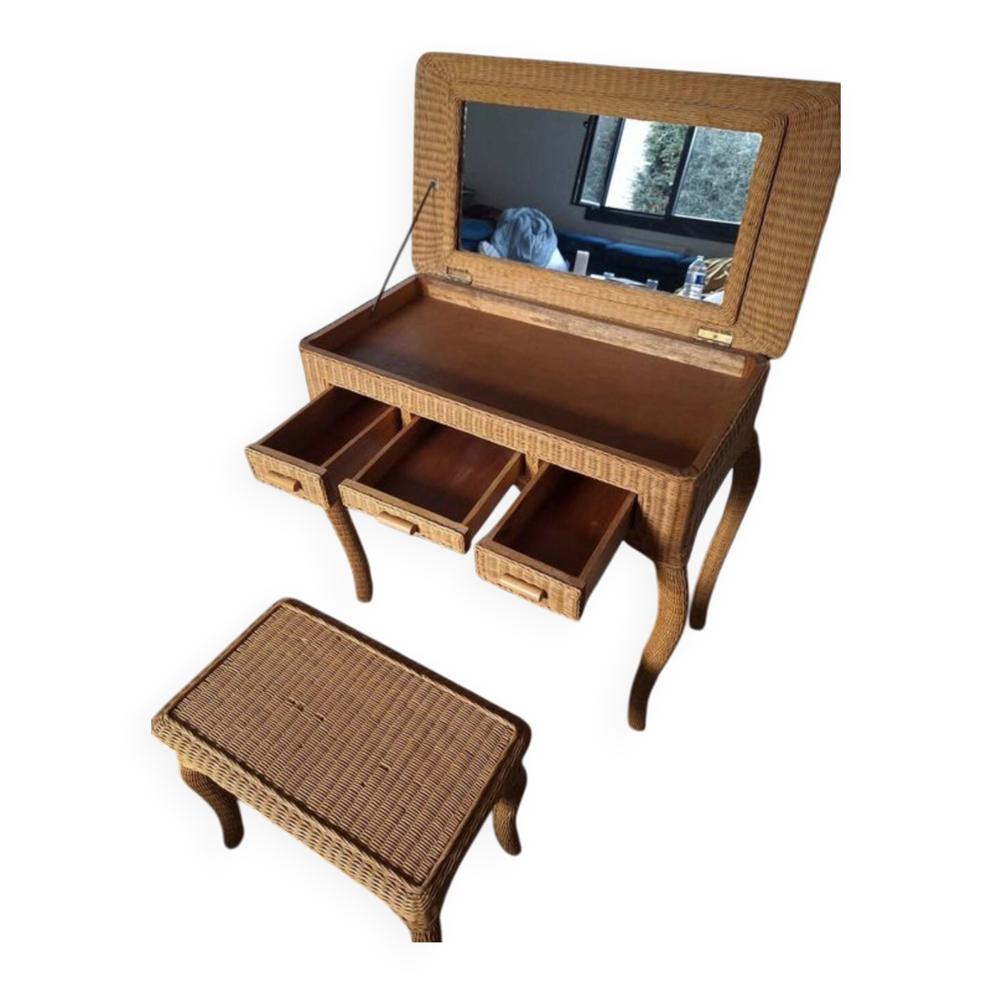 Hairdresser's chair with a rattan stool