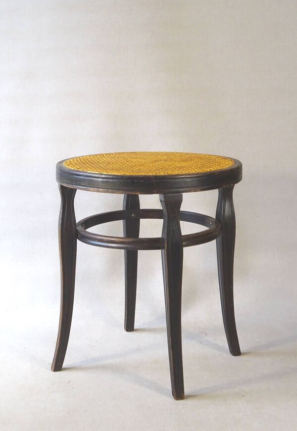 Paire de tabourets Thonet hors catalogue, vers 1890 ,cannages neufs