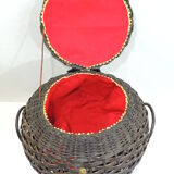 sewing worker / vintage / sewing box
