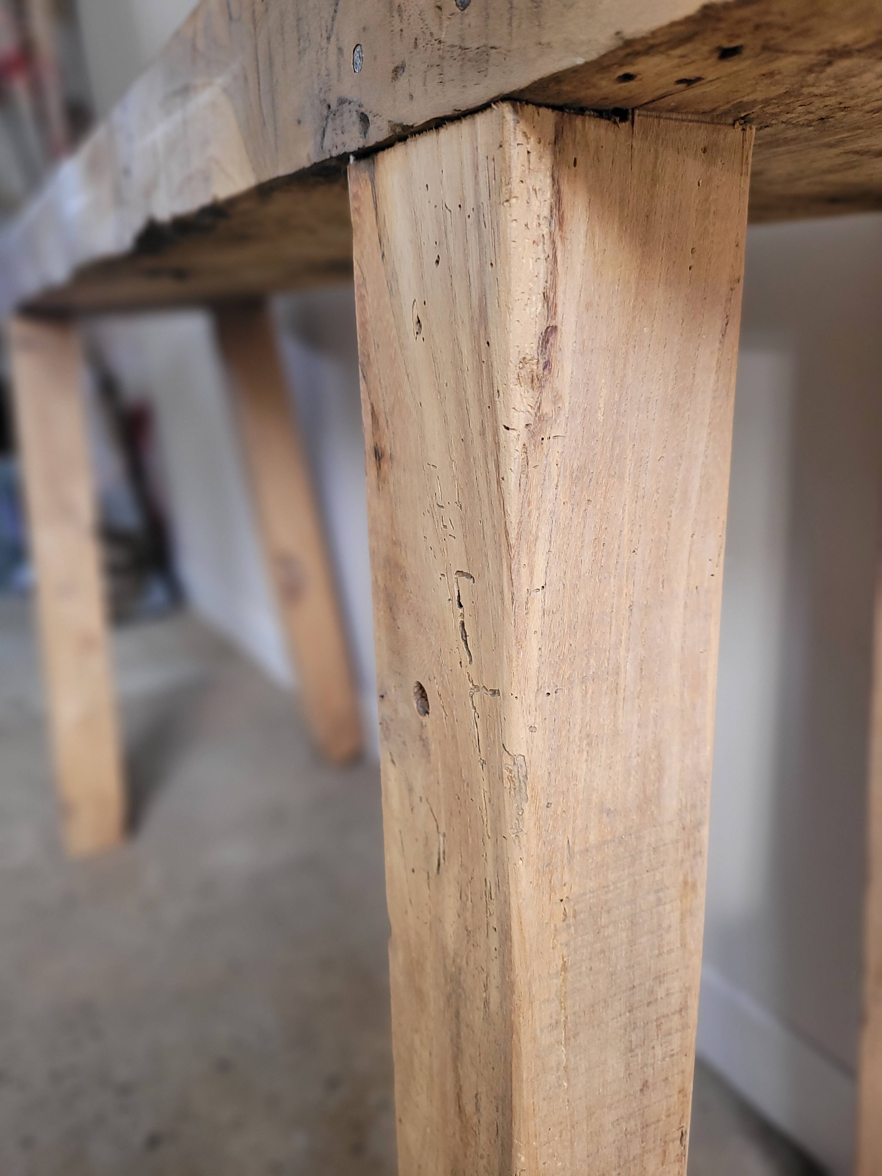 Artisanal workshop in solid wood