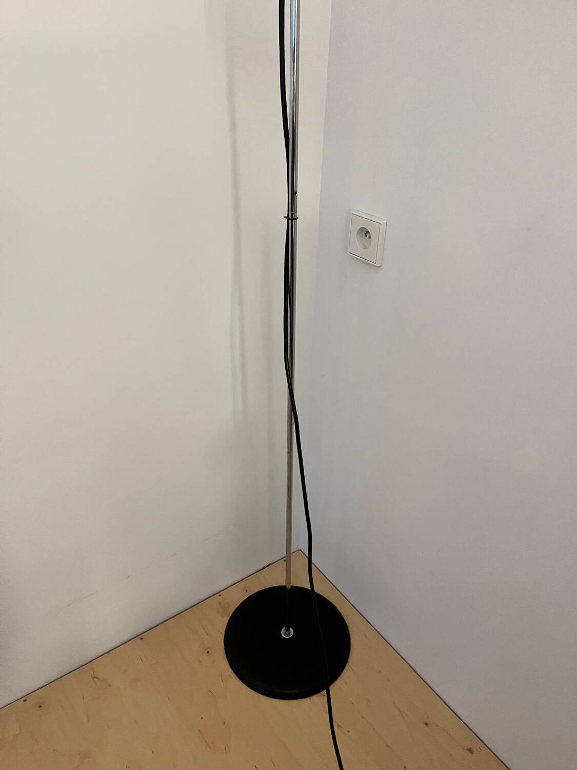 Lampadaire Oluce – DIM – Vico Magistretti – Acier chromé & aluminium –