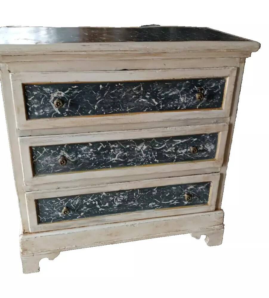 Small lacquered chest of drawers, Tuscan origin, 18th century