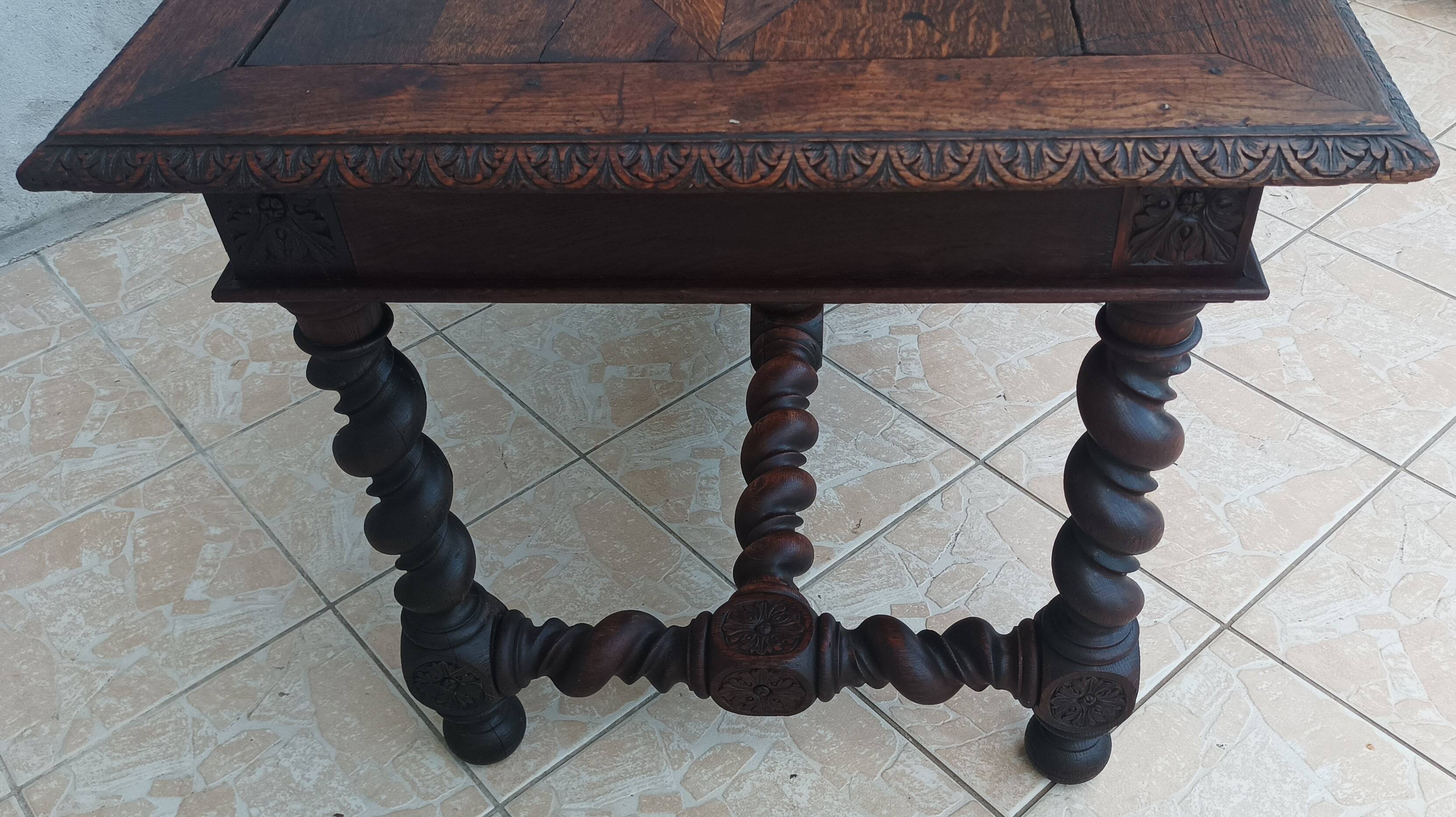 Bureau Louis XIII en chêne 19ème