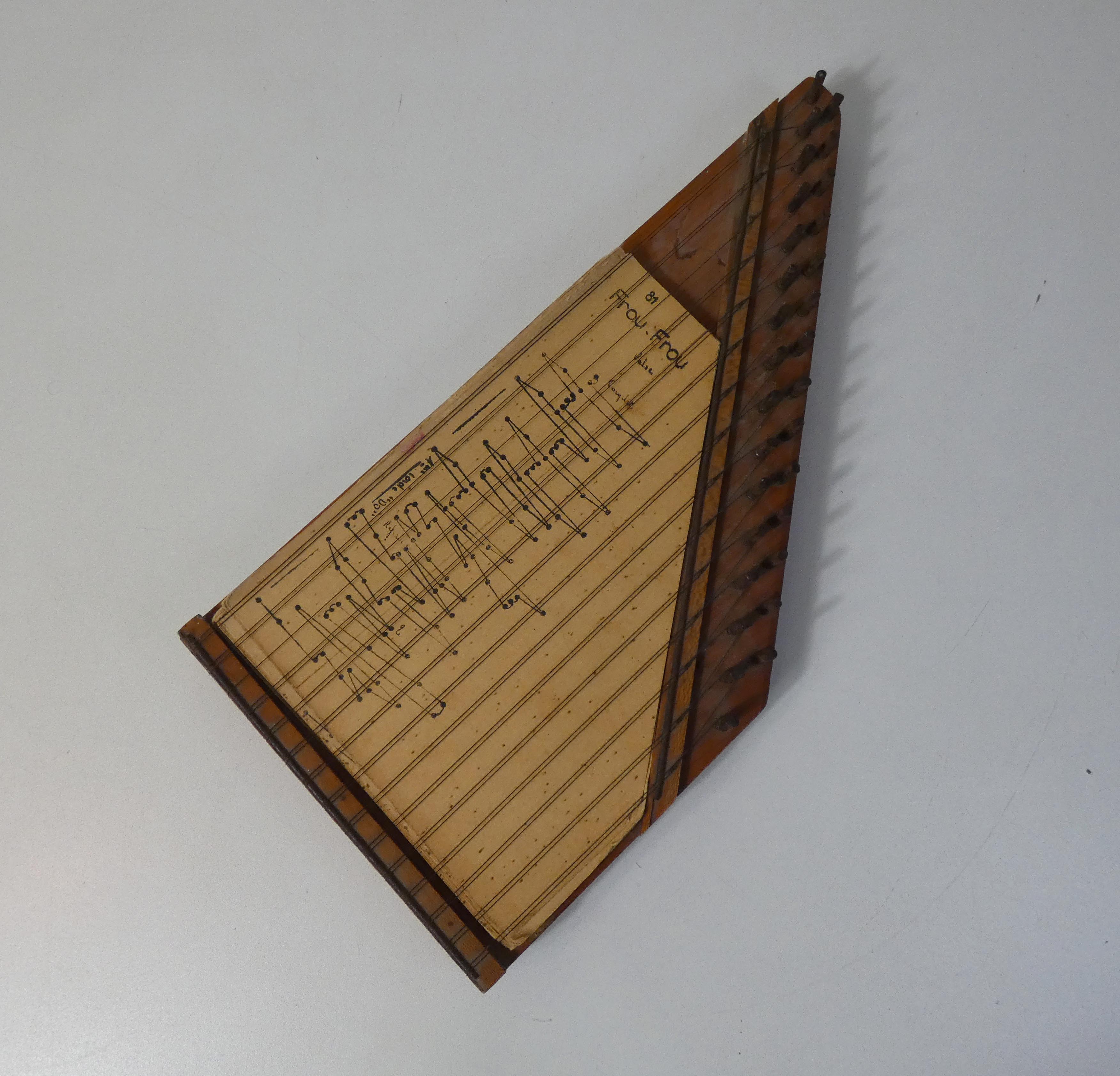 Old zither with 17 scores