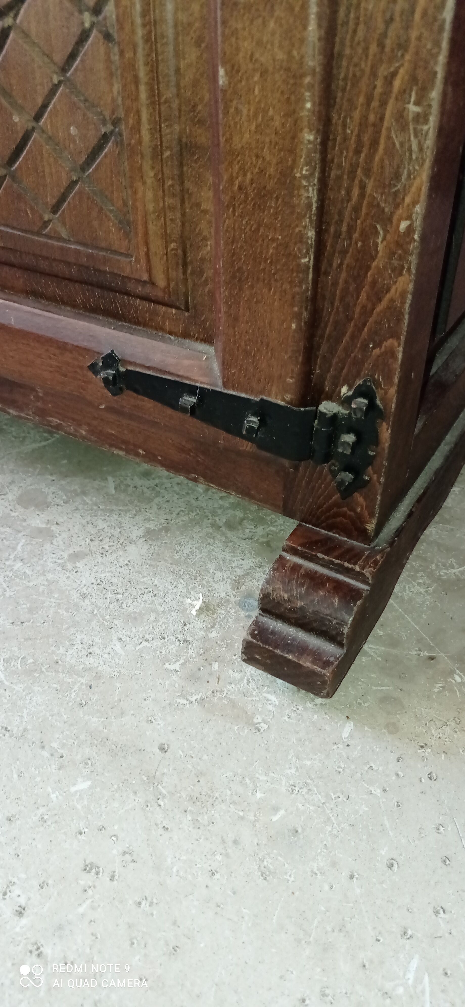 Buffet or small chest of drawers