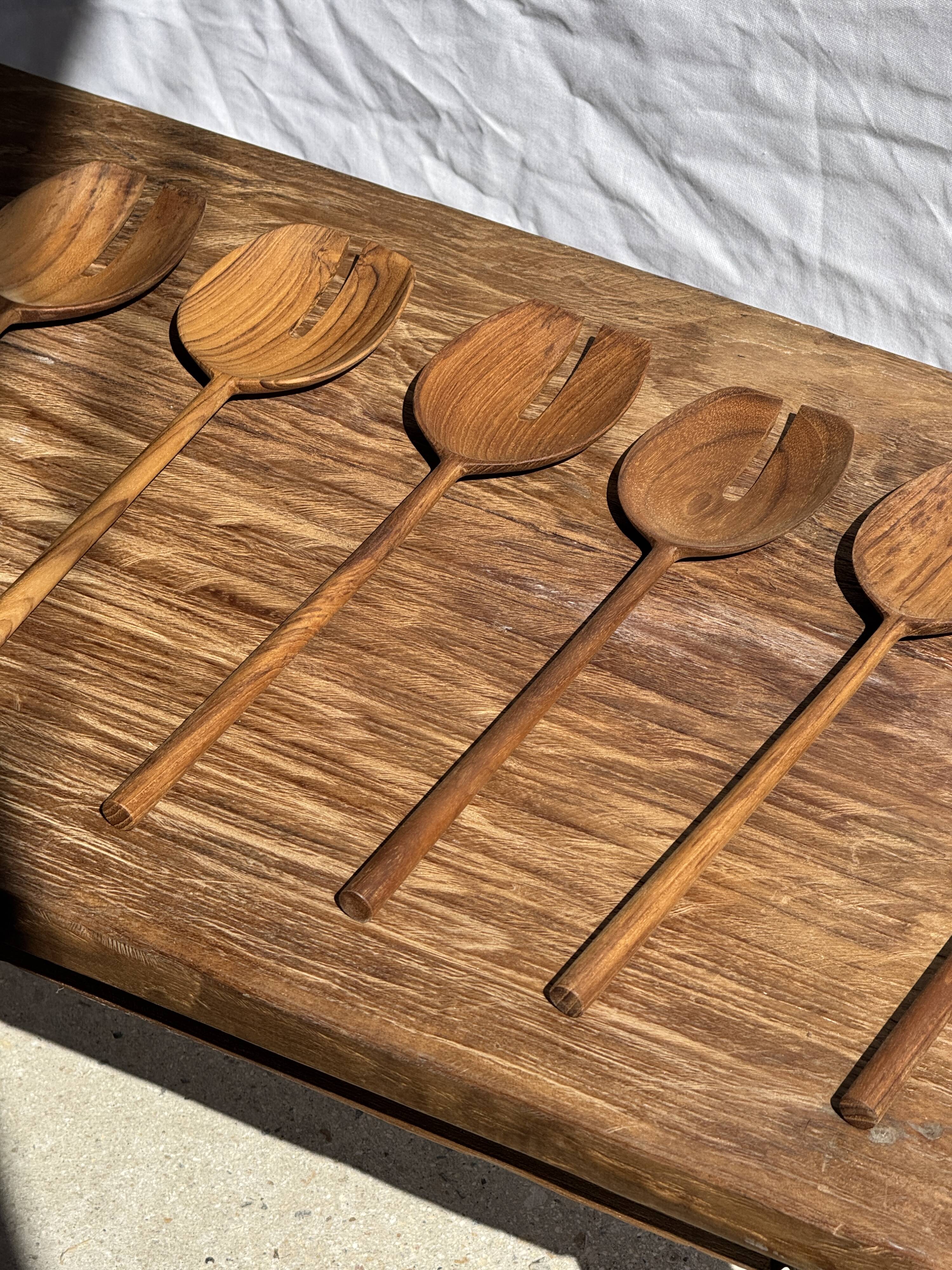 Salad server or flat-ended slotted spatula in teak L30 D9x8