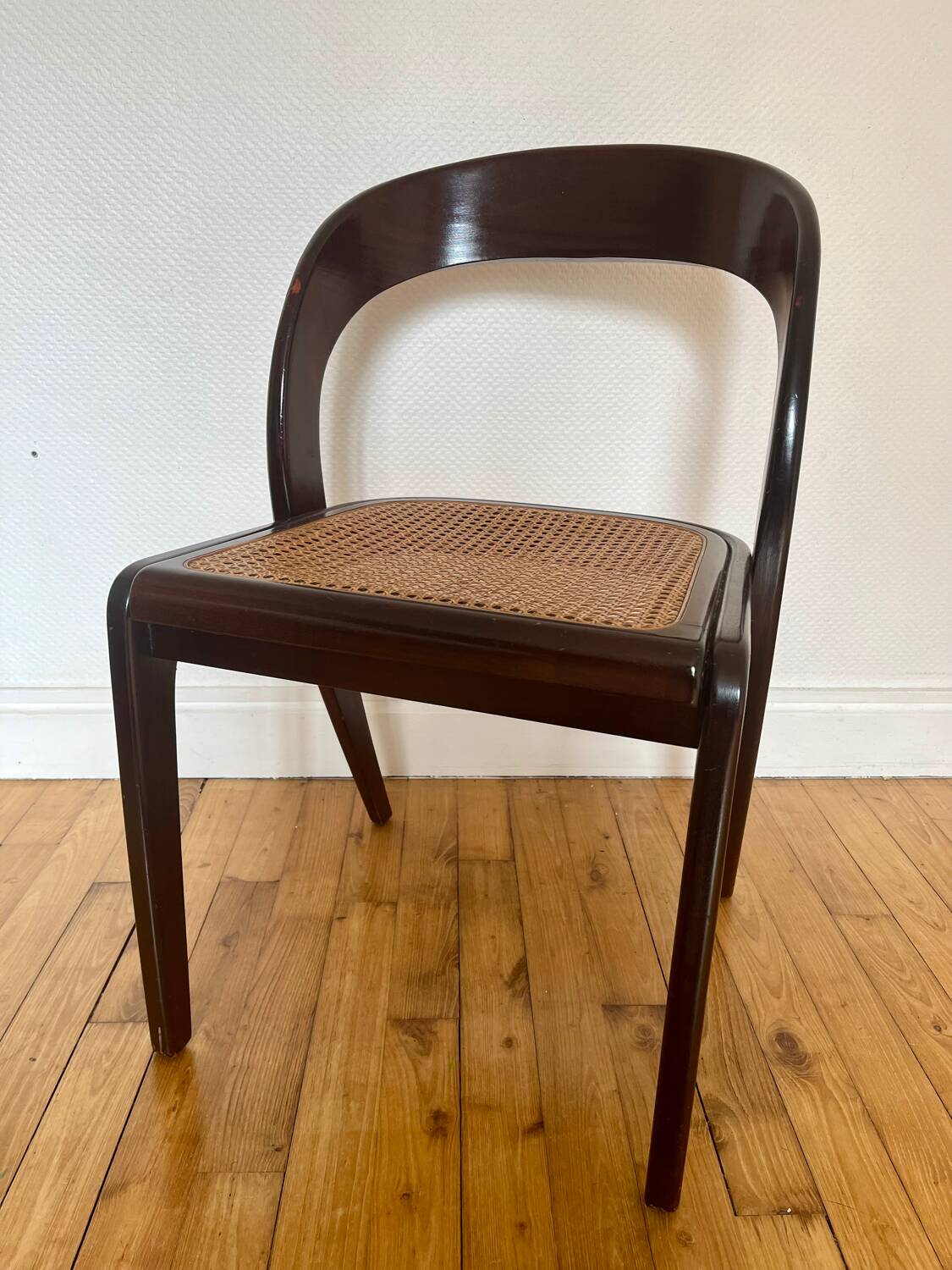 Chaise gondole cannée Baumann