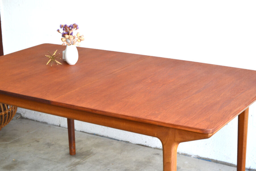 Table by McIntosh – double butterfly extensions