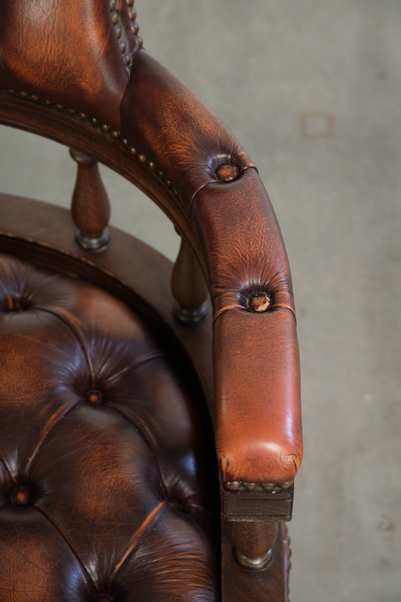 English cowhide Chesterfield swivel and tilt button seat office chair