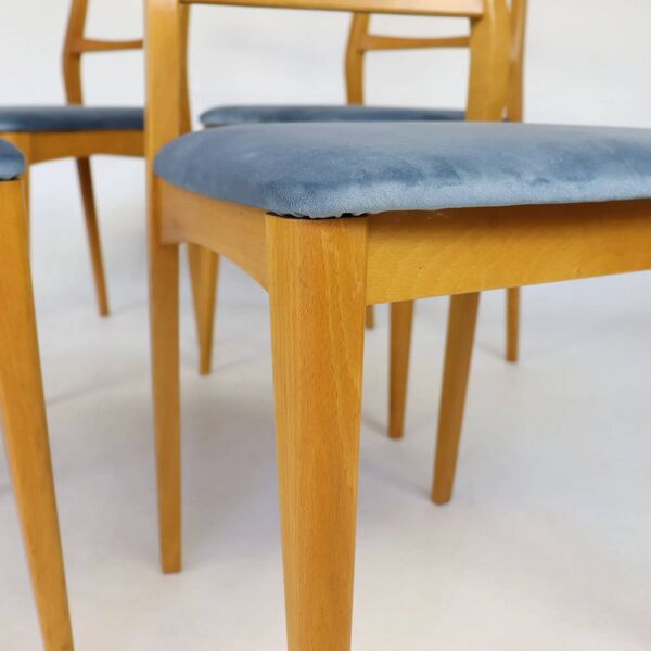 Série de quatre chaises scandinaves velours bleu