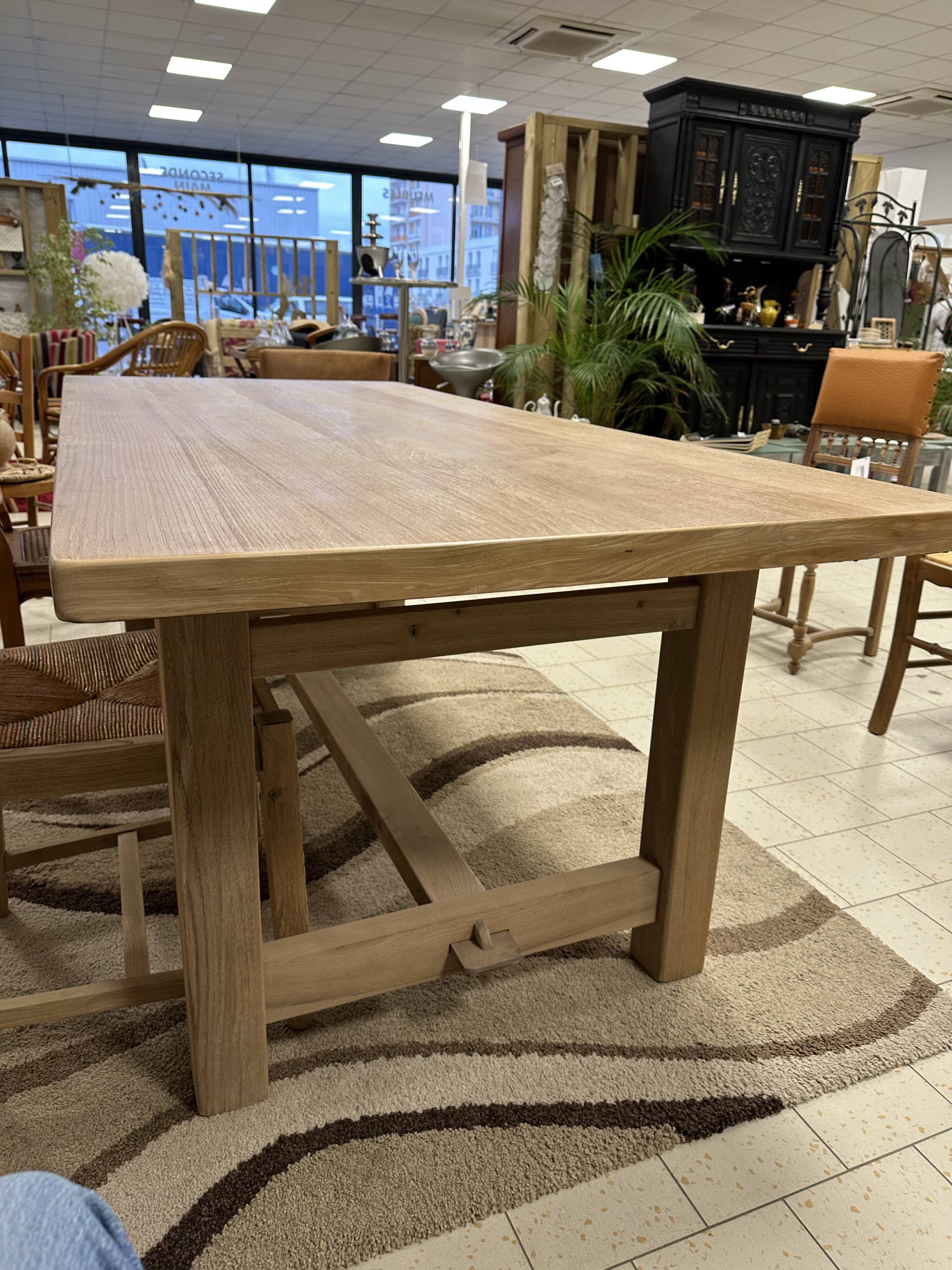 Table de salle à manger en chêne massif