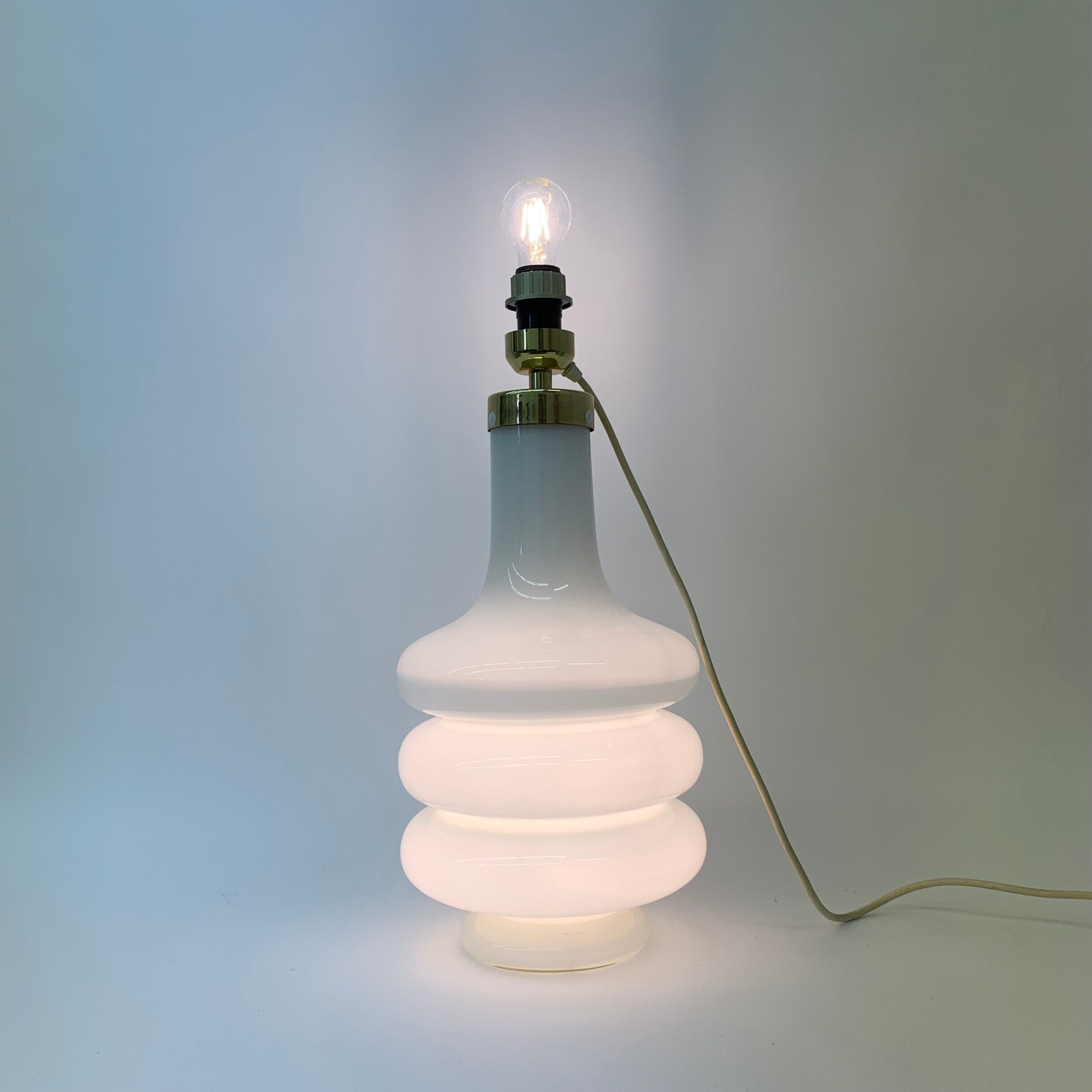 Lampe de table, design du milieu du siècle en verre illuminé, 1970's