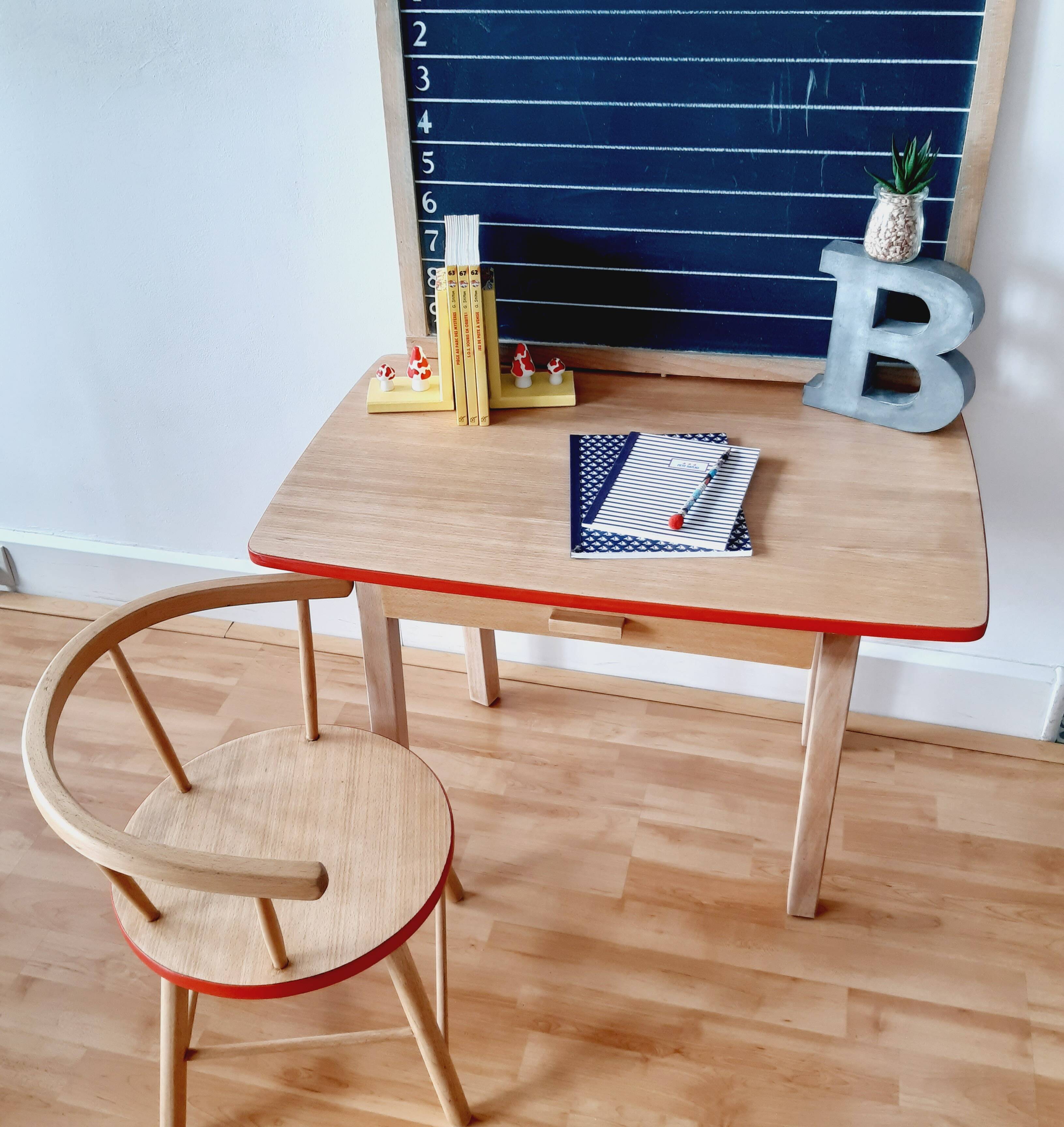 Bureau et chaise enfant vintage