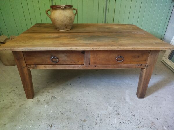 Ancienne table en bois massif