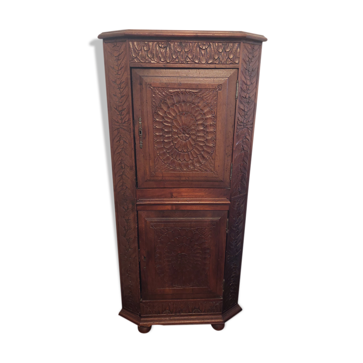 Walnut corner cabinet (notch)