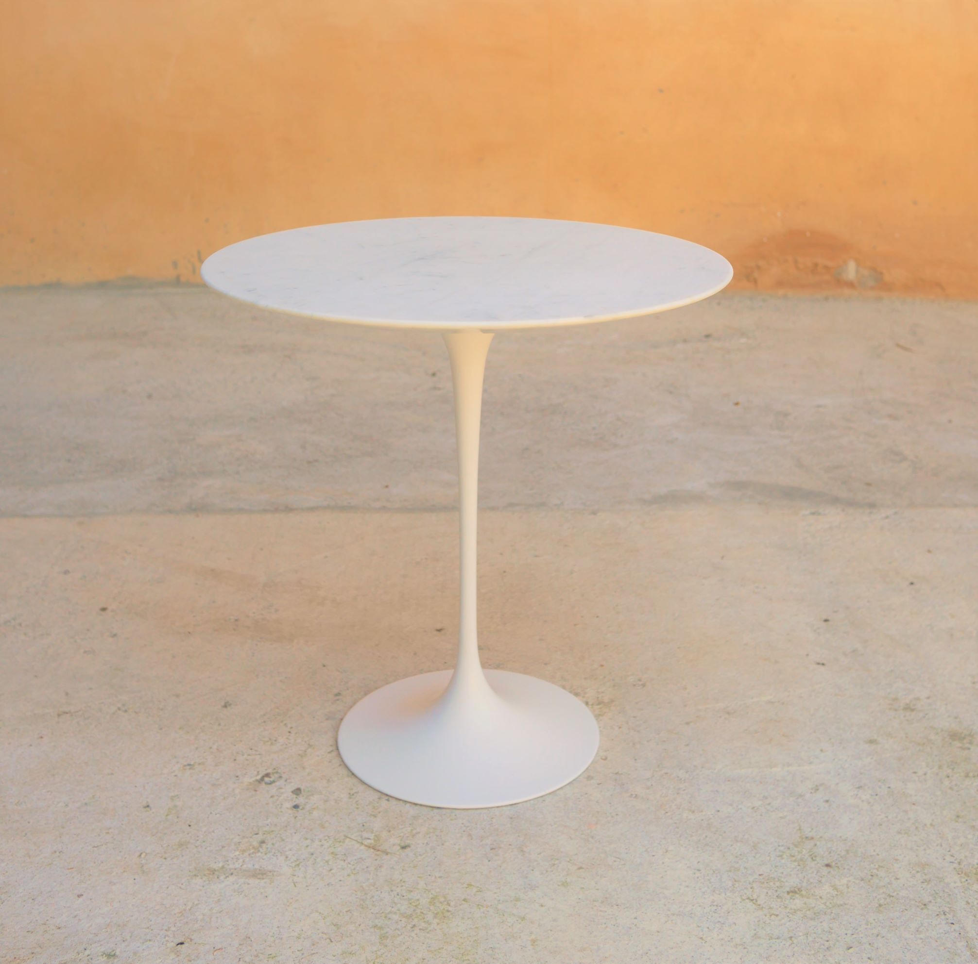 Tulip side table by Eero Saarinen for Knoll International Editions