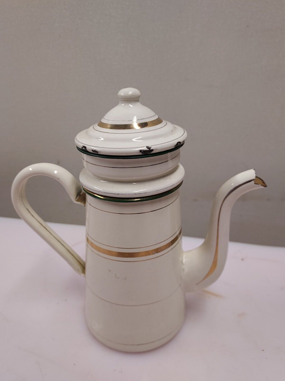 Enamelled coffee maker